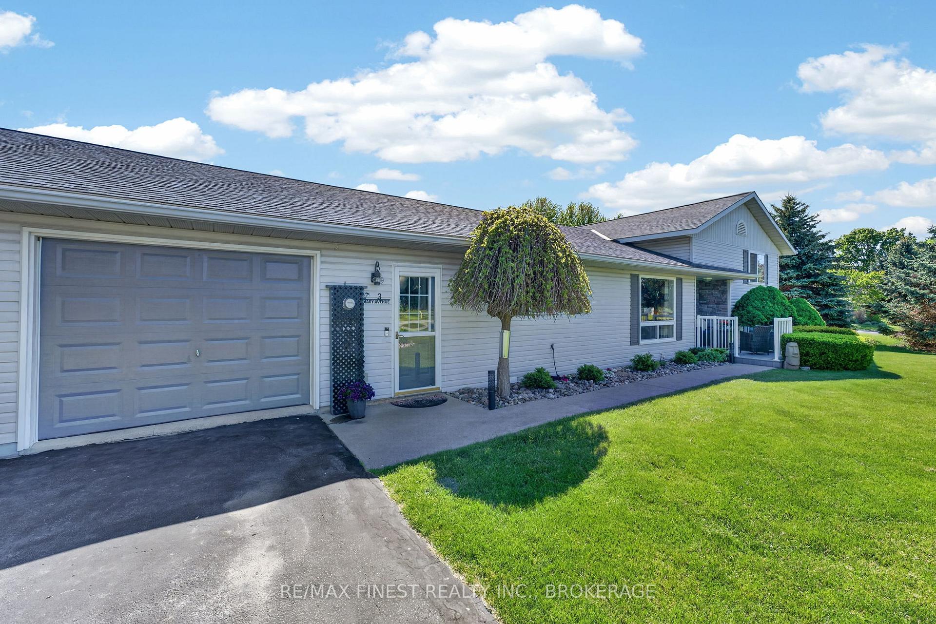 Photo 4 of 3 Mary Avenue, Prince Edward County, Wellington Ward — HOMEH