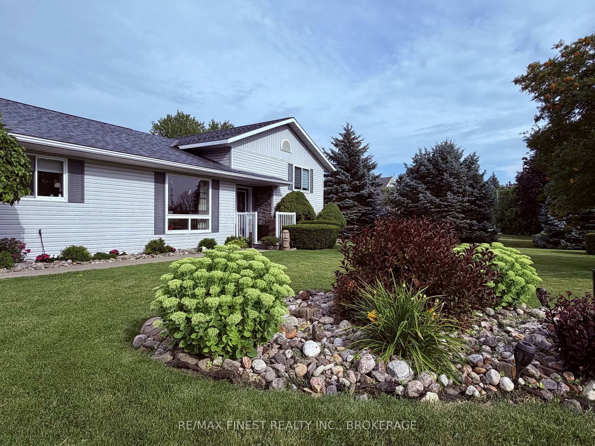 Photo 3 of 3 Mary Avenue, Prince Edward County, Wellington Ward — HOMEH