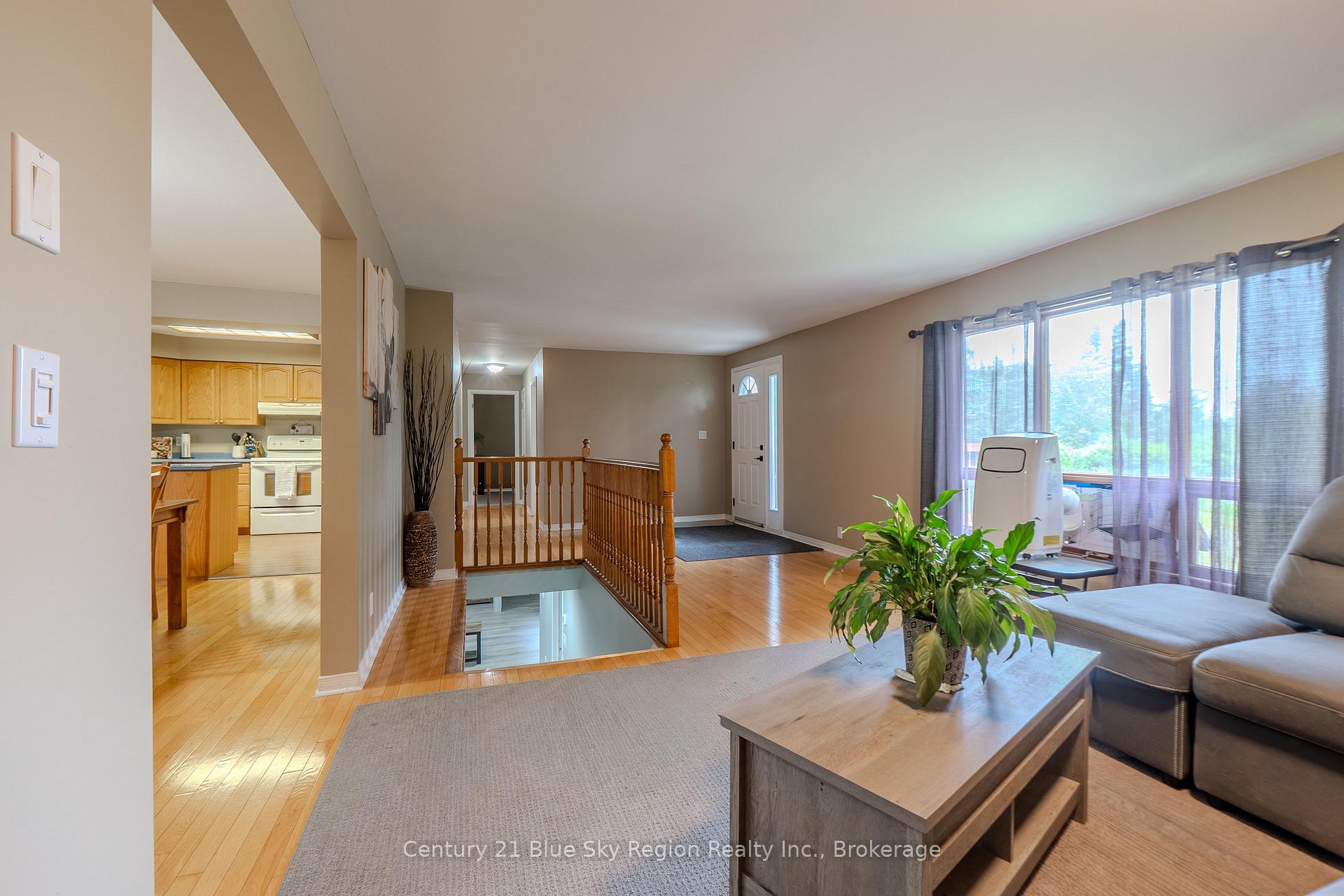 Photo 5 of 144 Collins Drive, North Bay, Airport — HOMEH