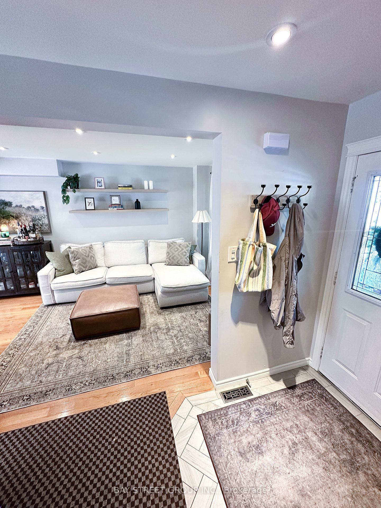 Photo 4 of 1559 Parish Lane, Oakville, Glen Abbey — HOMEH