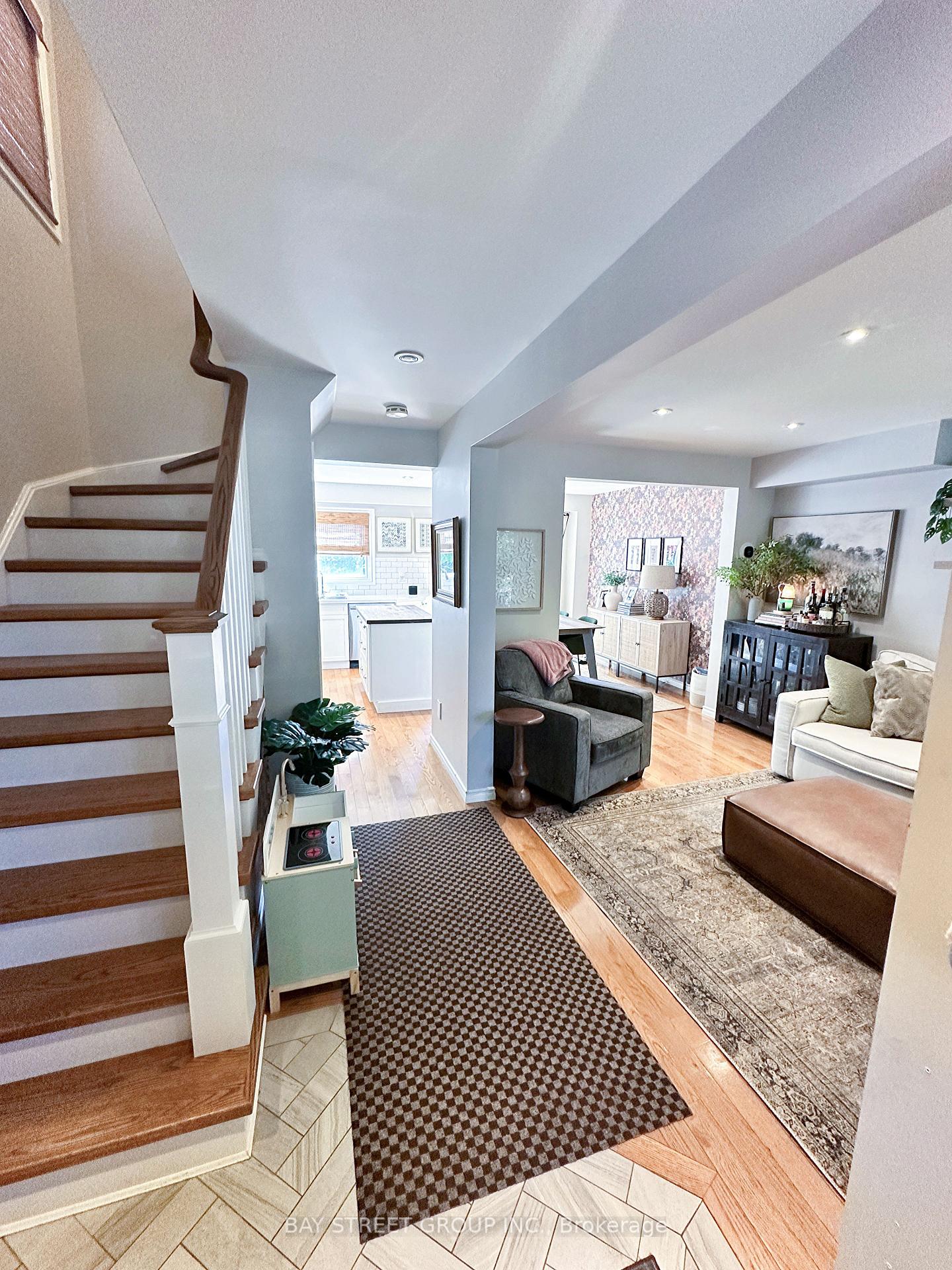Photo 6 of 1559 Parish Lane, Oakville, Glen Abbey — HOMEH