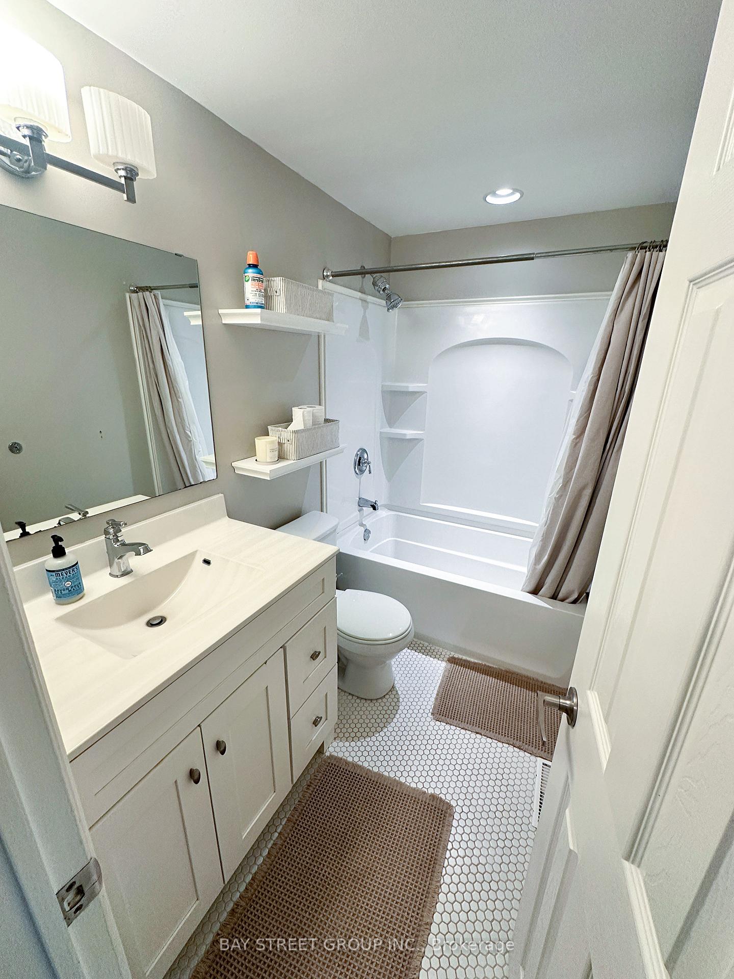 Photo 18 of 1559 Parish Lane, Oakville, Glen Abbey — HOMEH