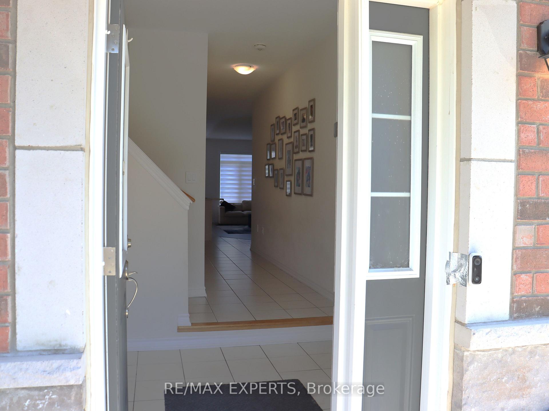 Photo 3 of 2265 Grainger Loop, Innisfil, Rural Innisfil — HOMEH
