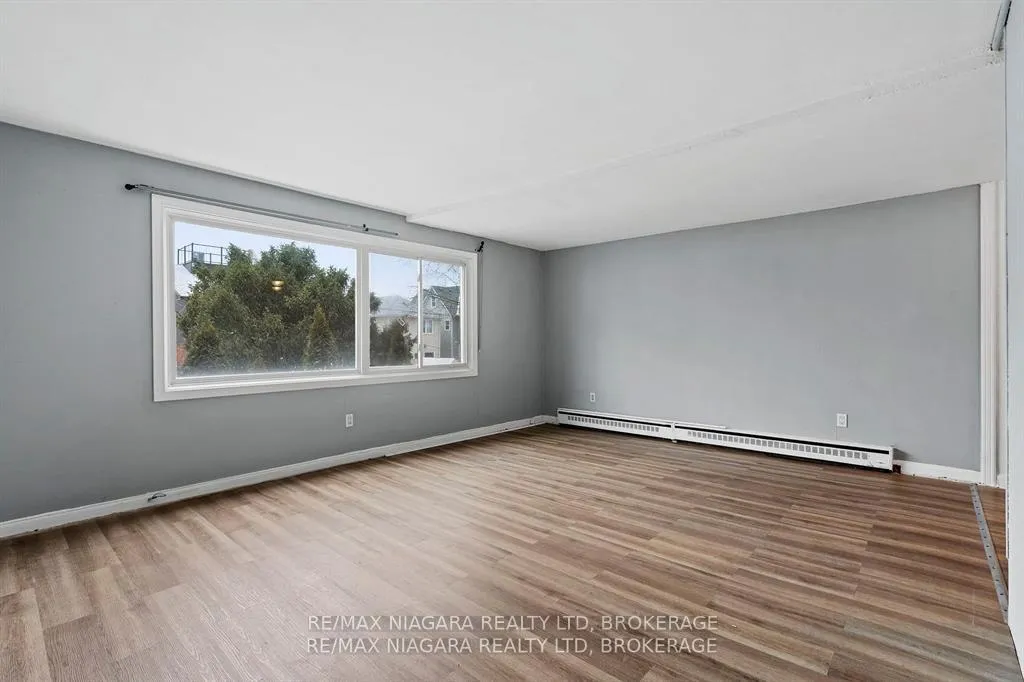 Photo 11 of Unit 2, 27 Main Street, St. Catharines, Port Dalhousie — HOMEH