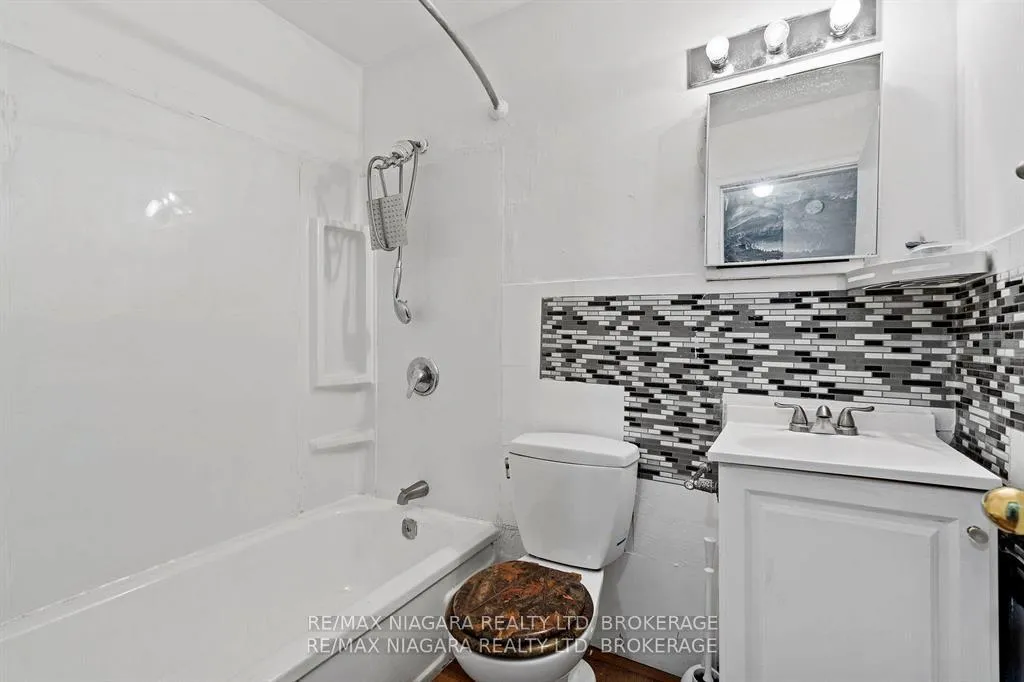 Photo 21 of Unit 2, 27 Main Street, St. Catharines, Port Dalhousie — HOMEH