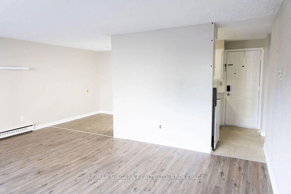 Photo 10 of Unit 2, 27 Main Street, St. Catharines, Port Dalhousie — HOMEH