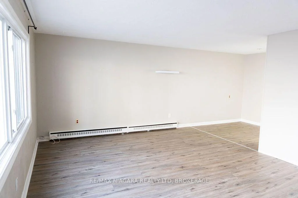 Photo 12 of Unit 2, 27 Main Street, St. Catharines, Port Dalhousie — HOMEH