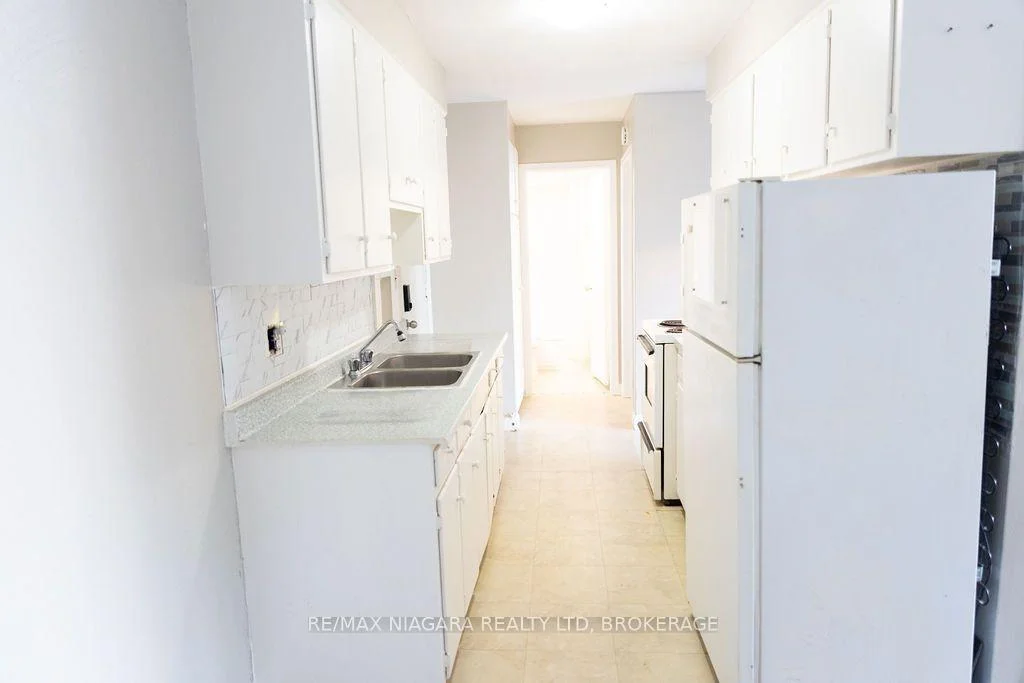 Photo 15 of Unit 2, 27 Main Street, St. Catharines, Port Dalhousie — HOMEH