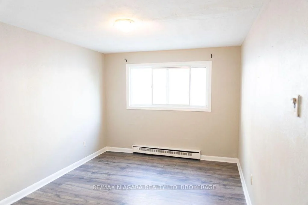 Photo 27 of Unit 2, 27 Main Street, St. Catharines, Port Dalhousie — HOMEH