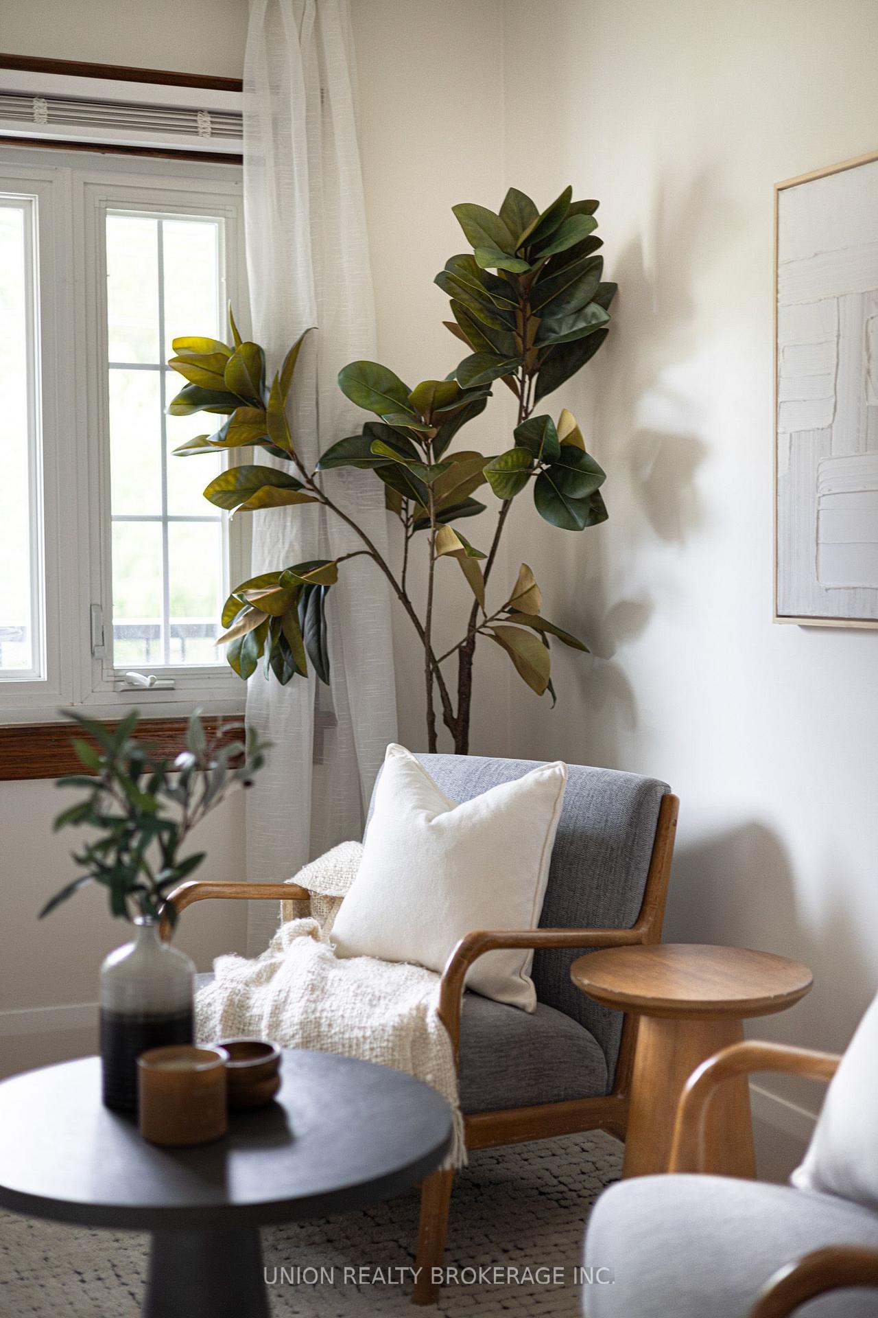 Photo 5 of 12 Durant Avenue, Toronto, Danforth Village-East York — HOMEH