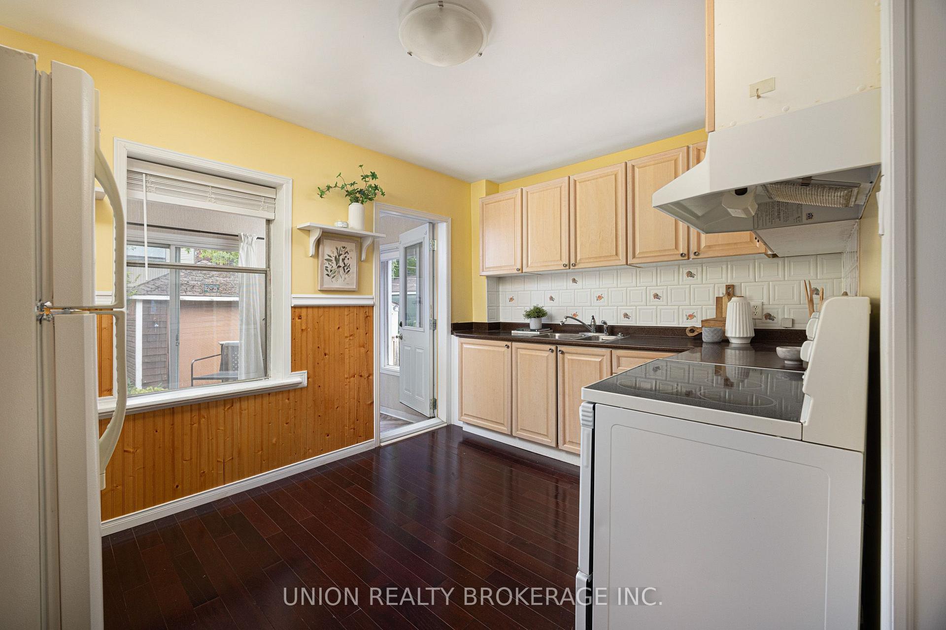 Photo 13 of 12 Durant Avenue, Toronto, Danforth Village-East York — HOMEH