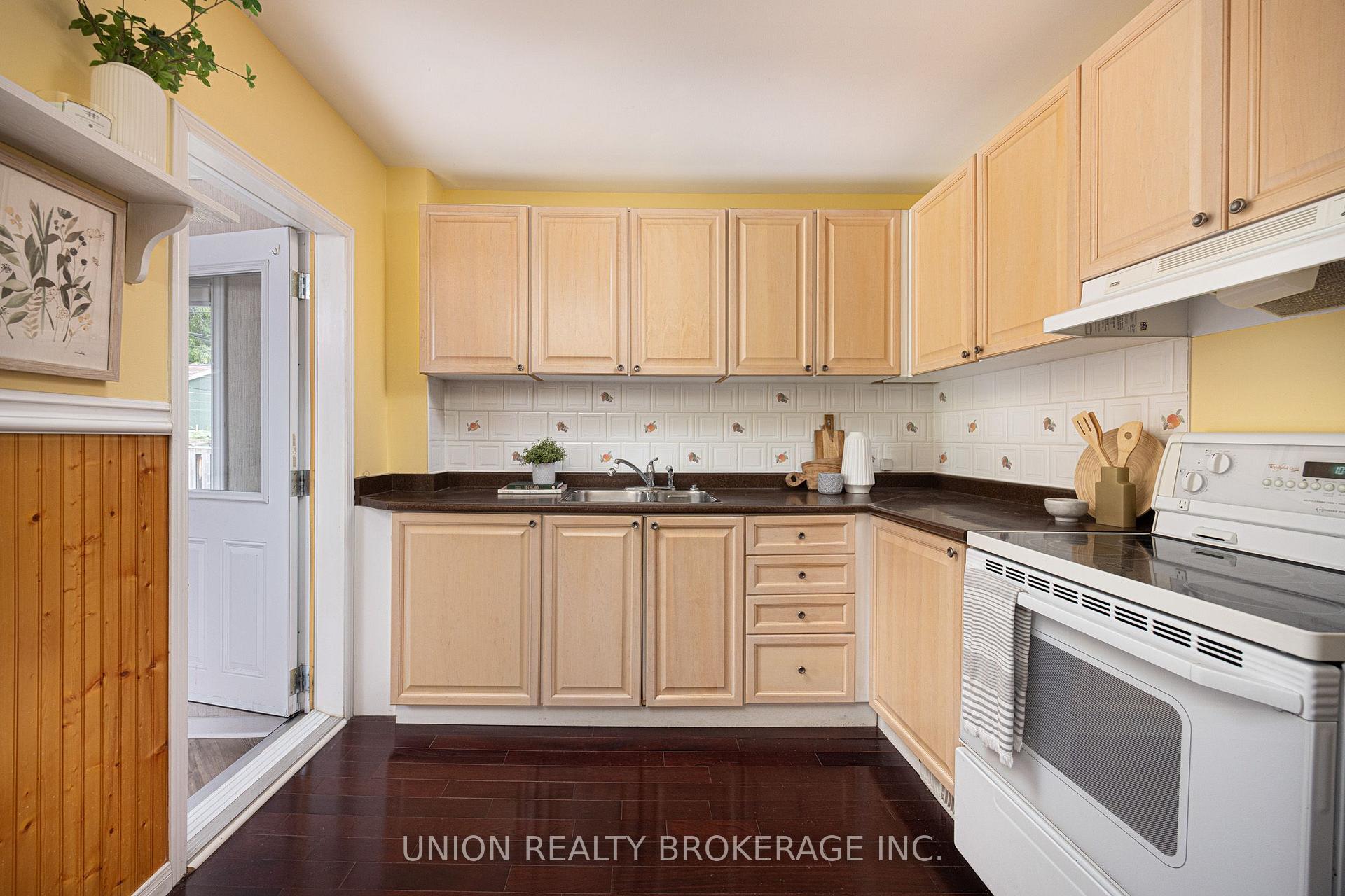 Photo 15 of 12 Durant Avenue, Toronto, Danforth Village-East York — HOMEH