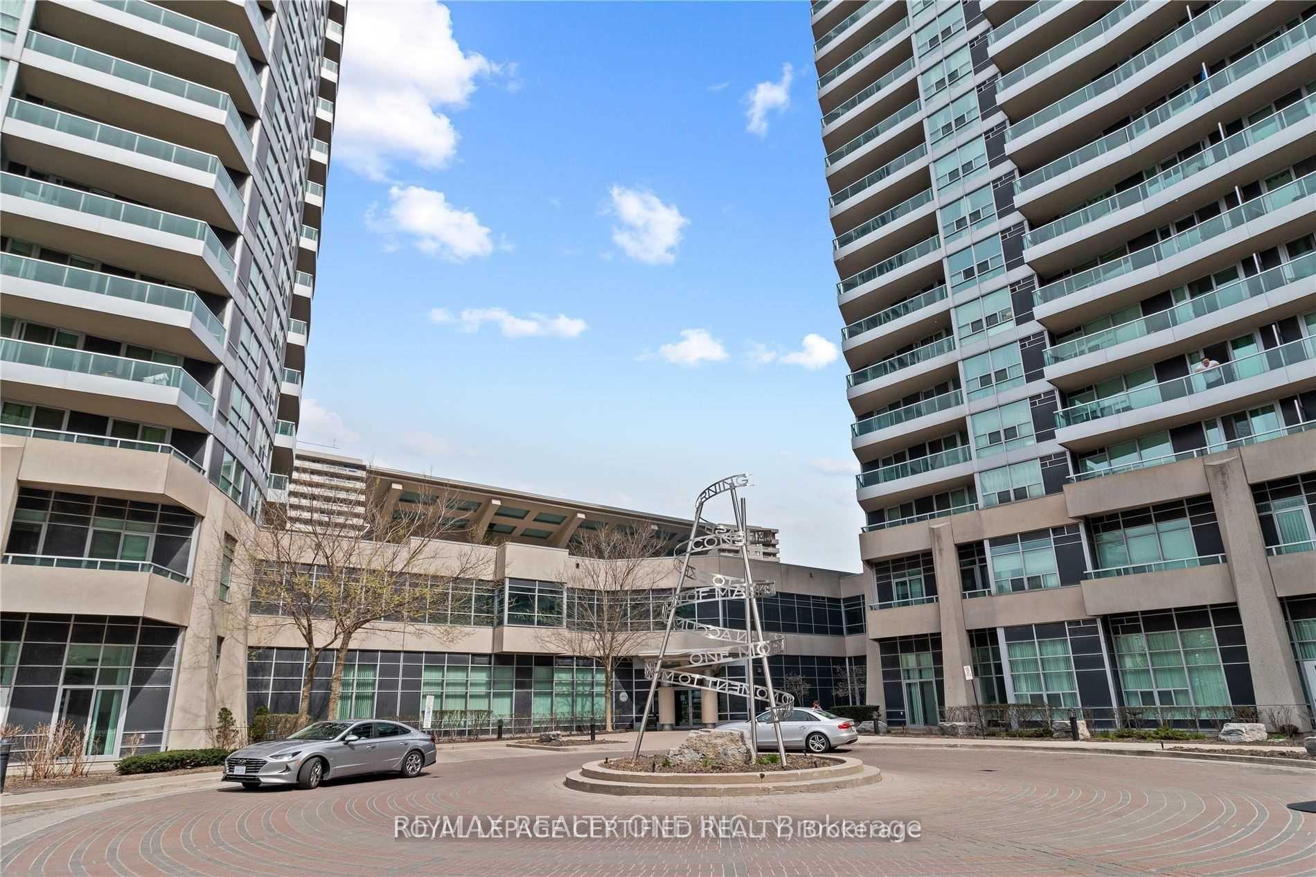 Front of Unit Tp2709, 33 Elm Drive W