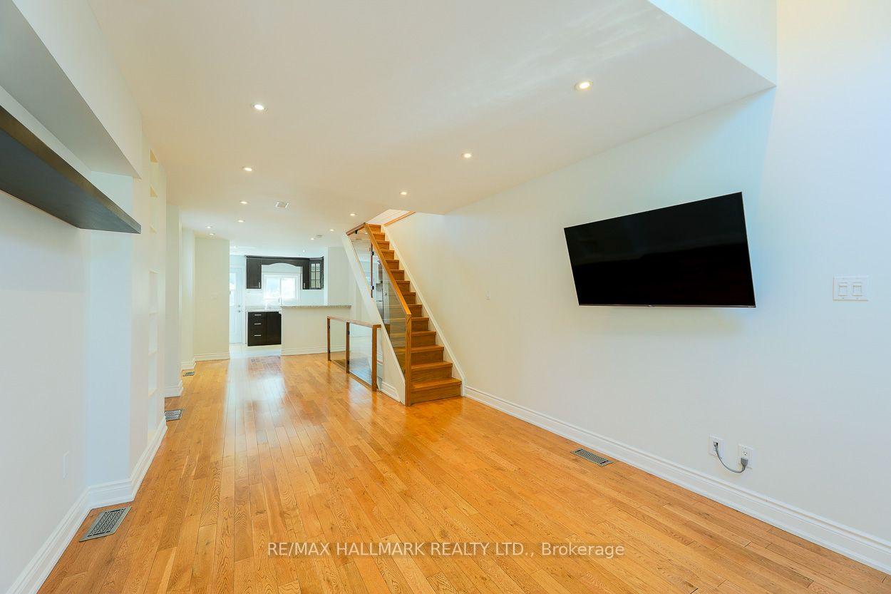 Photo 8 of 527 Craven Road, Toronto, Greenwood-Coxwell — HOMEH