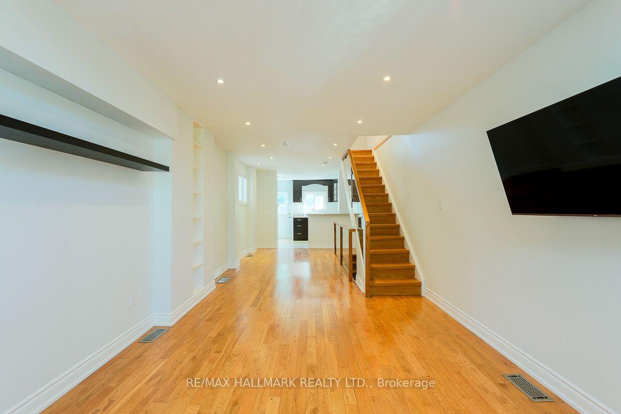 Photo 9 of 527 Craven Road, Toronto, Greenwood-Coxwell — HOMEH
