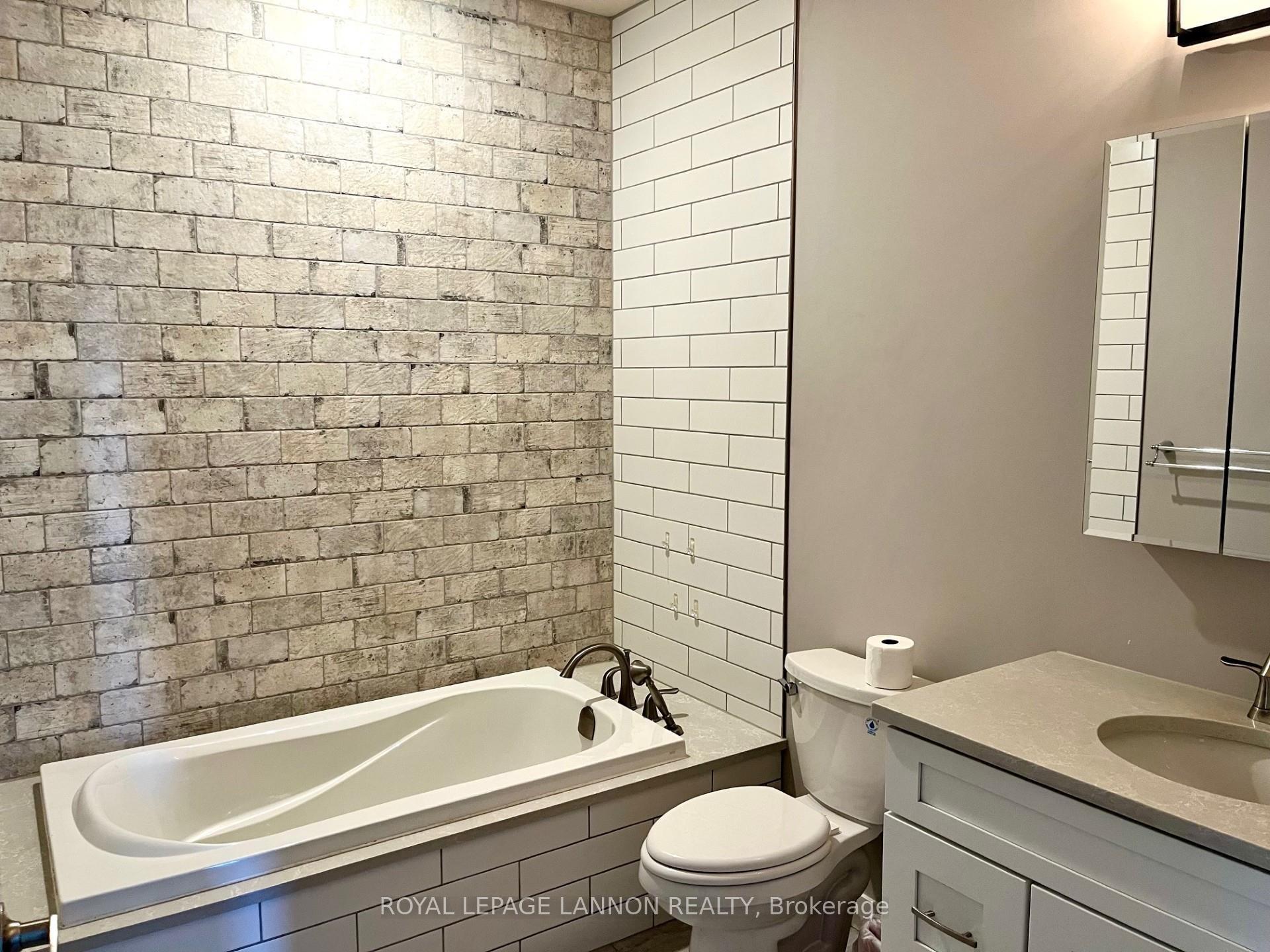 Photo 13 of Unit 2416, 96 High Street, Thunder Bay, College Heights — HOMEH