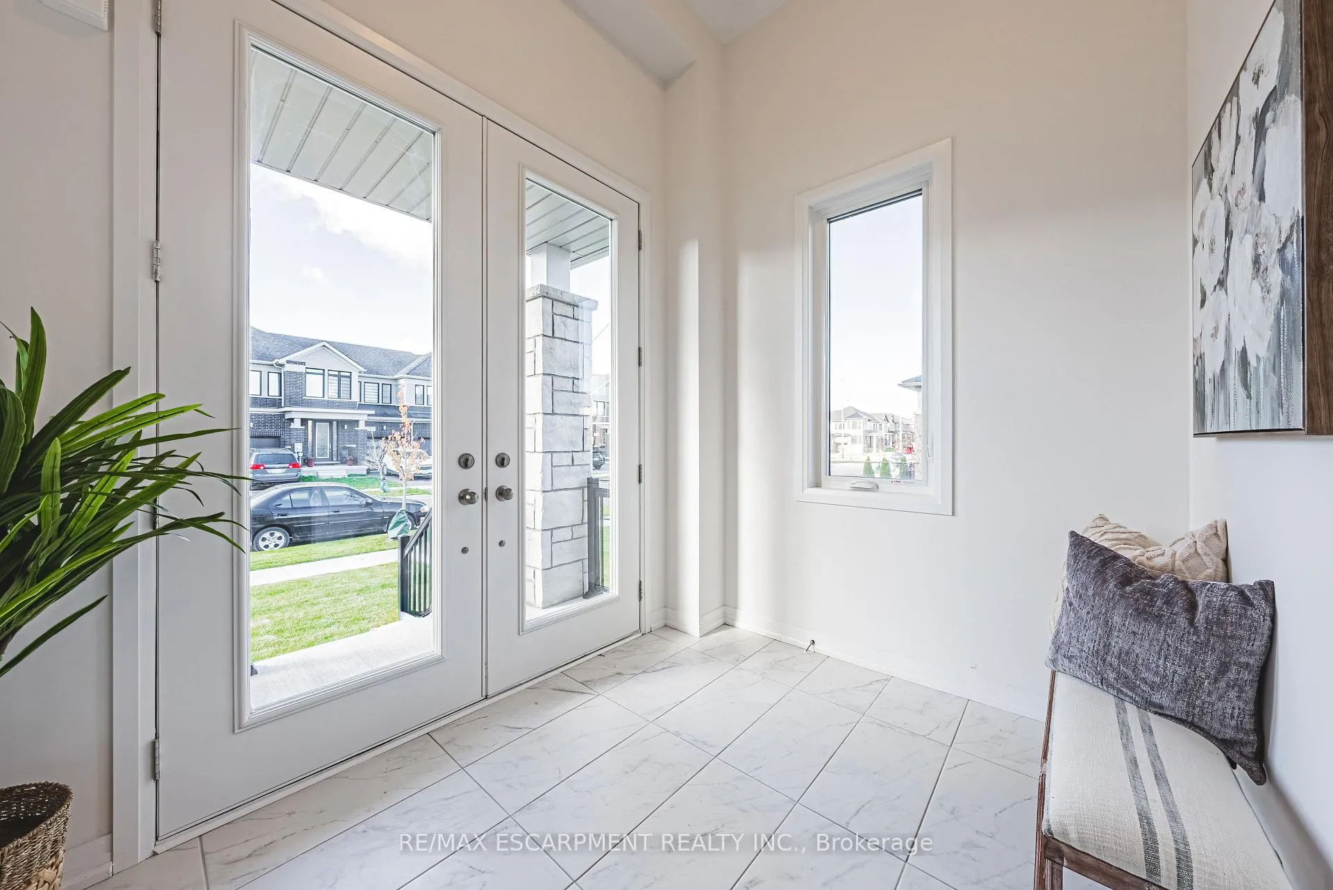 Photo 3 of 208 Provident Way, Hamilton, Mount Hope — HOMEH