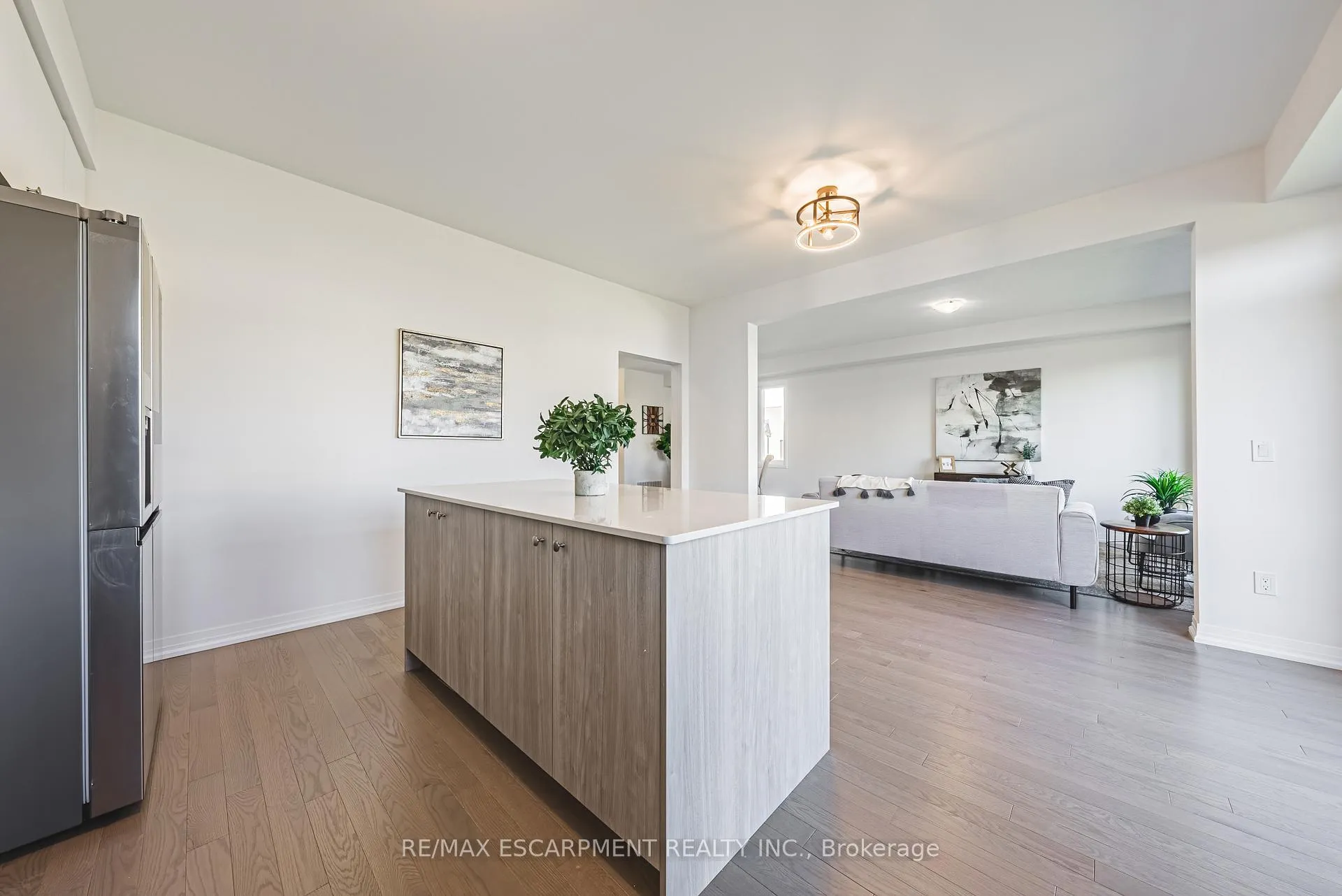 Photo 11 of 208 Provident Way, Hamilton, Mount Hope — HOMEH