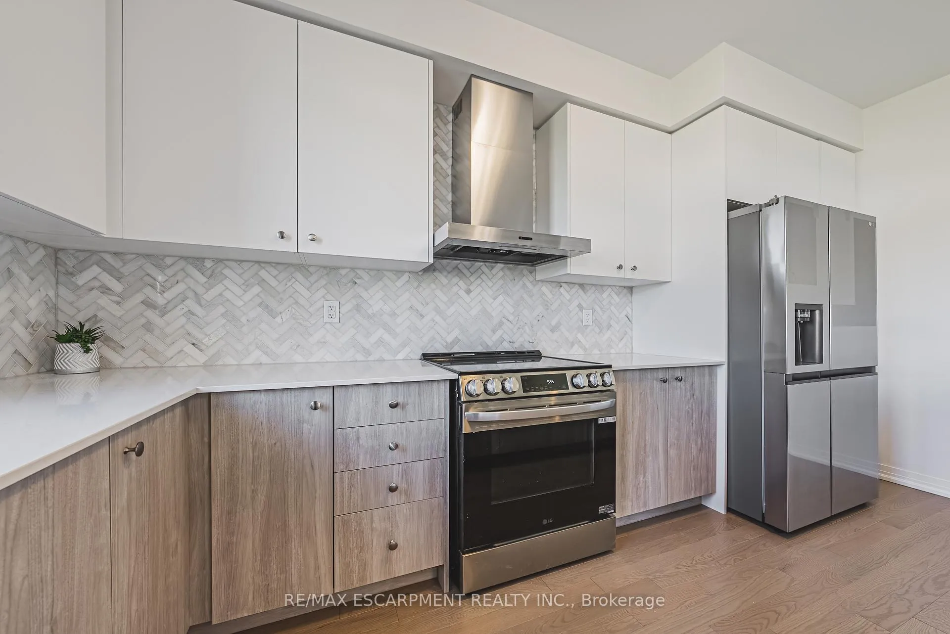 Photo 12 of 208 Provident Way, Hamilton, Mount Hope — HOMEH