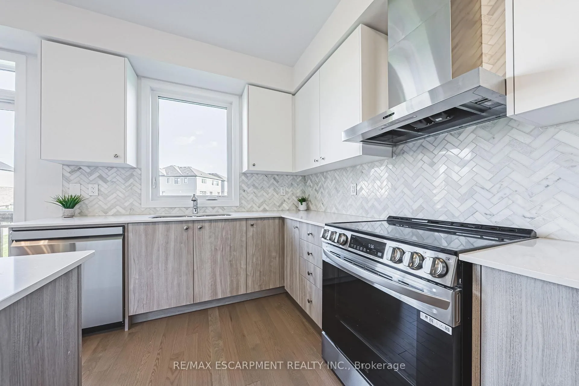 Photo 13 of 208 Provident Way, Hamilton, Mount Hope — HOMEH