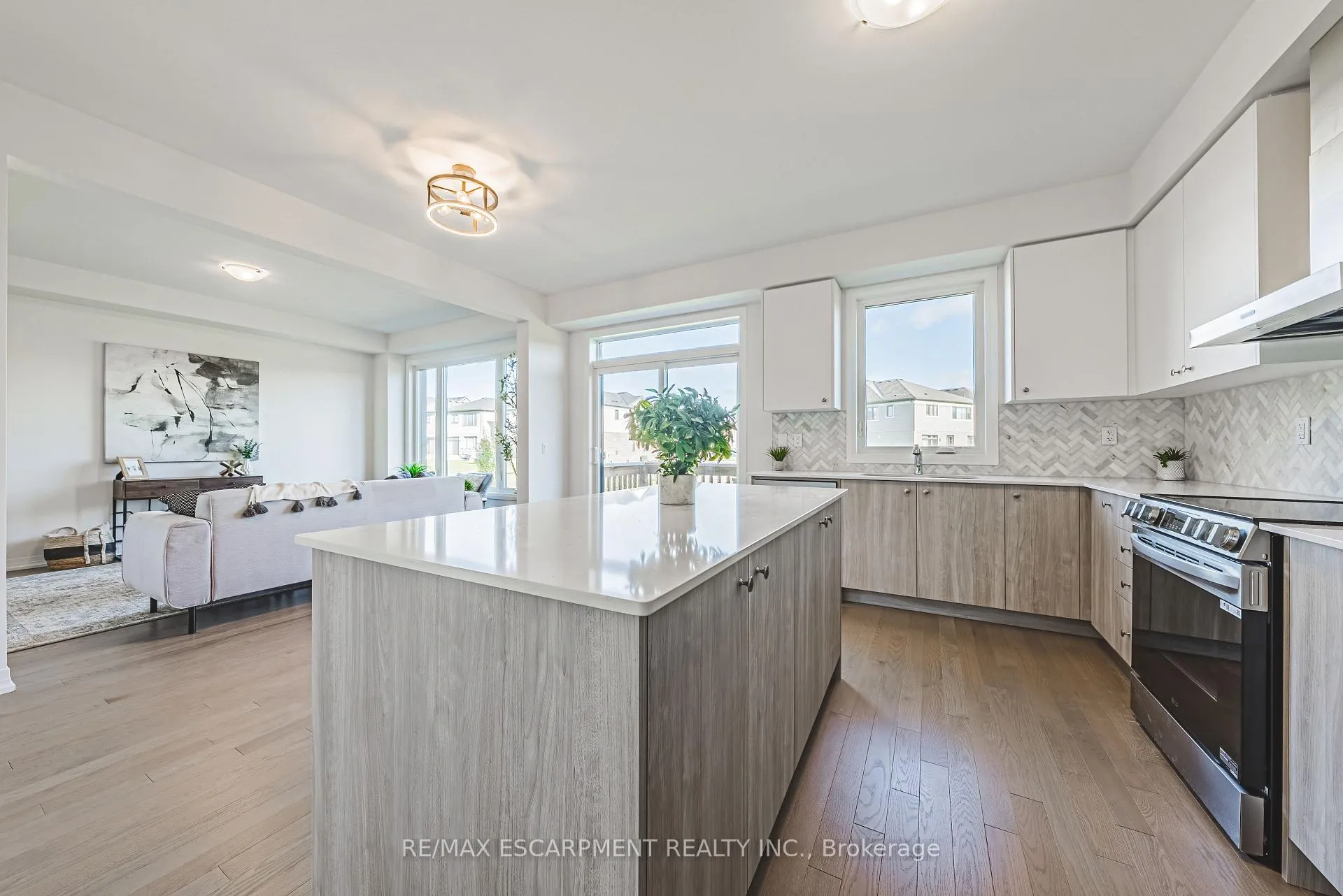 Photo 15 of 208 Provident Way, Hamilton, Mount Hope — HOMEH