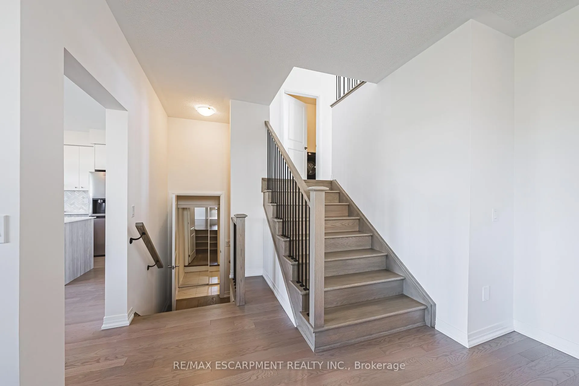Photo 16 of 208 Provident Way, Hamilton, Mount Hope — HOMEH