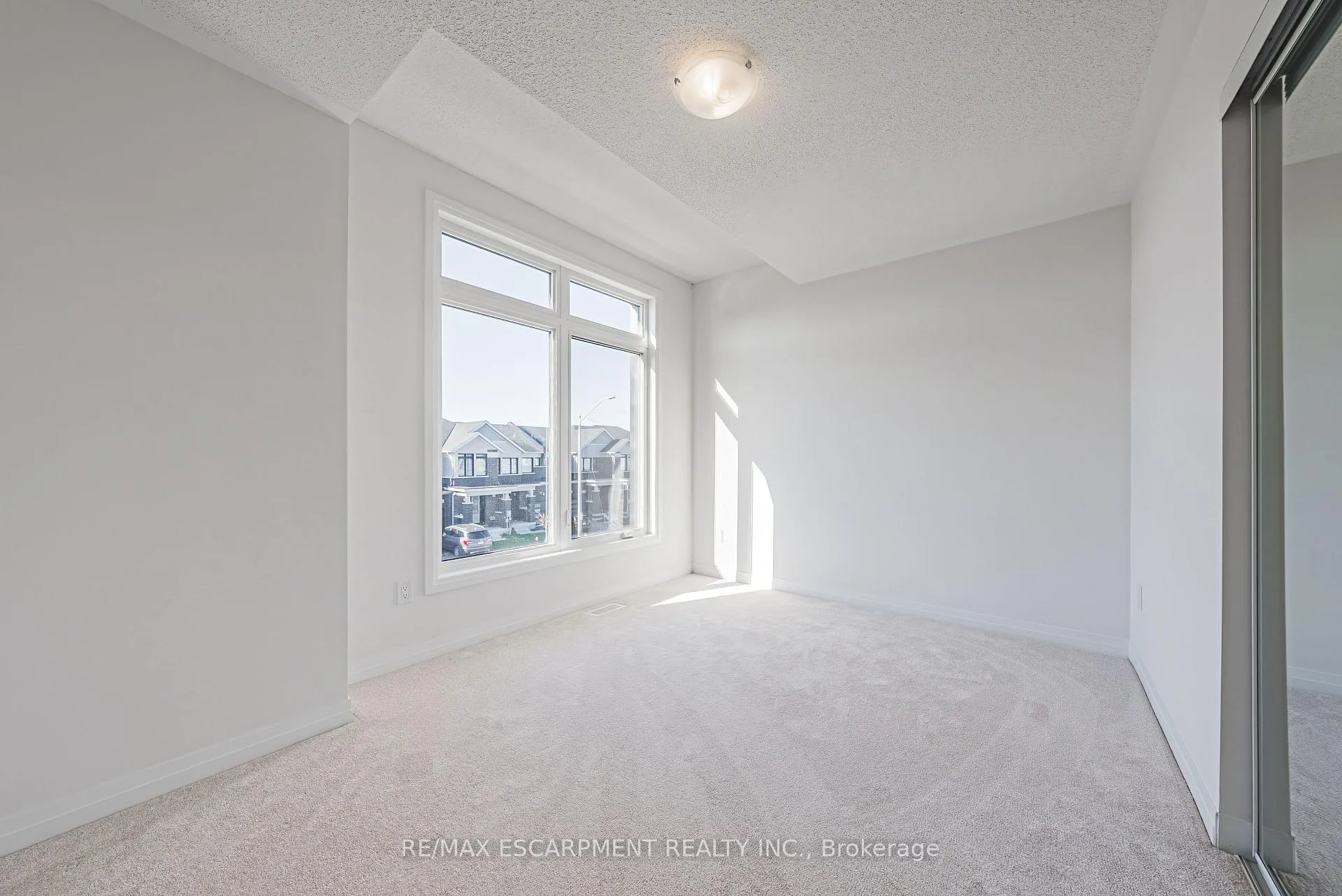 Photo 21 of 208 Provident Way, Hamilton, Mount Hope — HOMEH