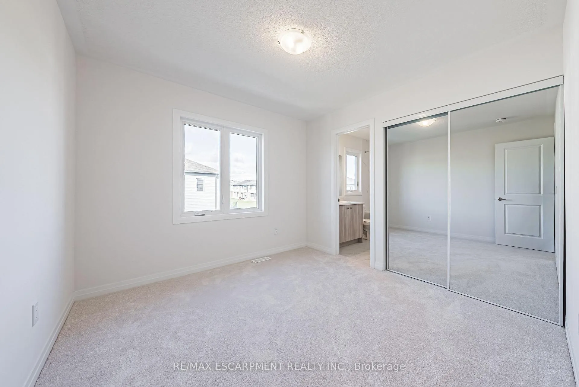 Photo 25 of 208 Provident Way, Hamilton, Mount Hope — HOMEH