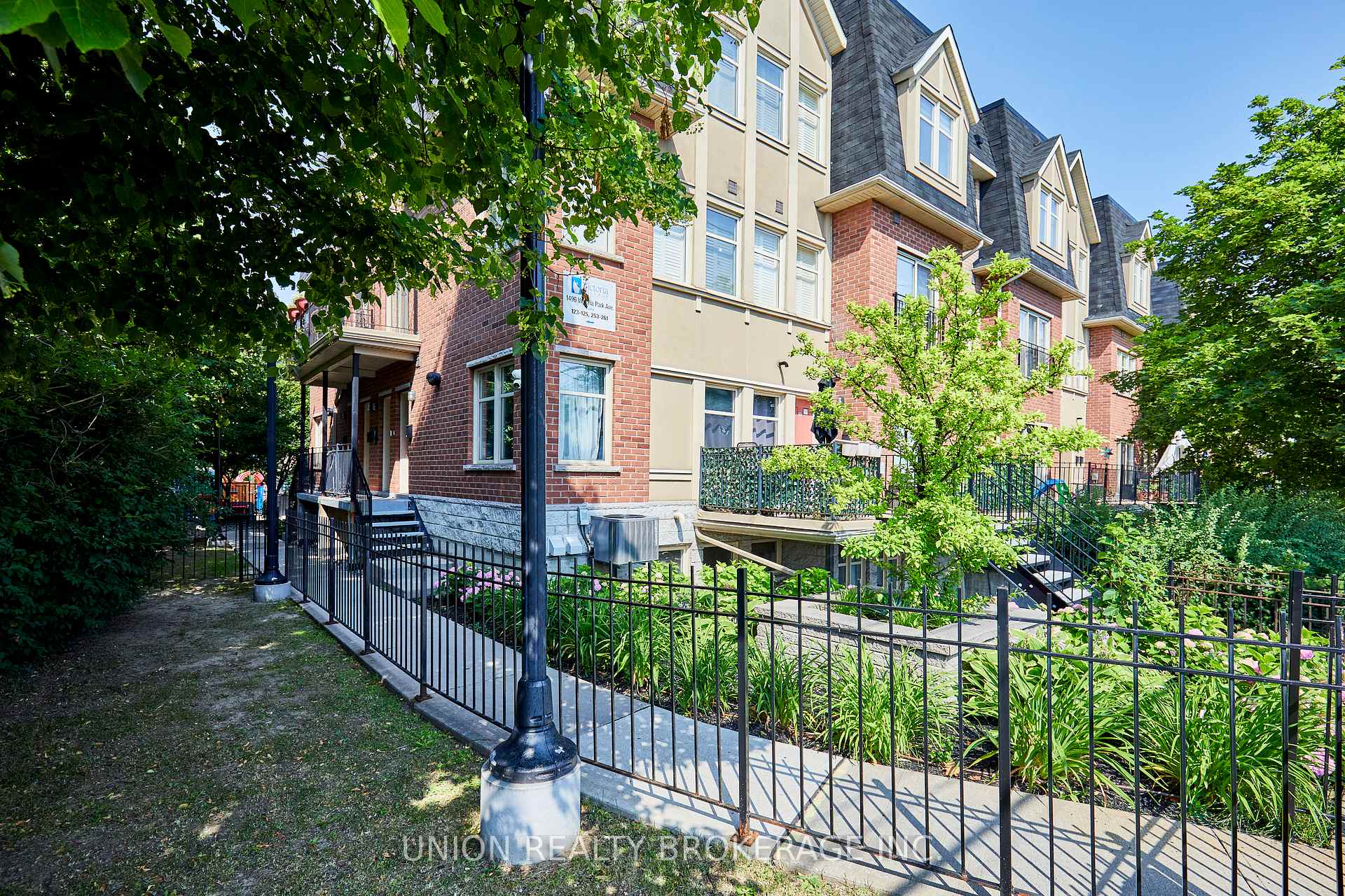 Front of Unit 256, 1496 Victoria Park Avenue