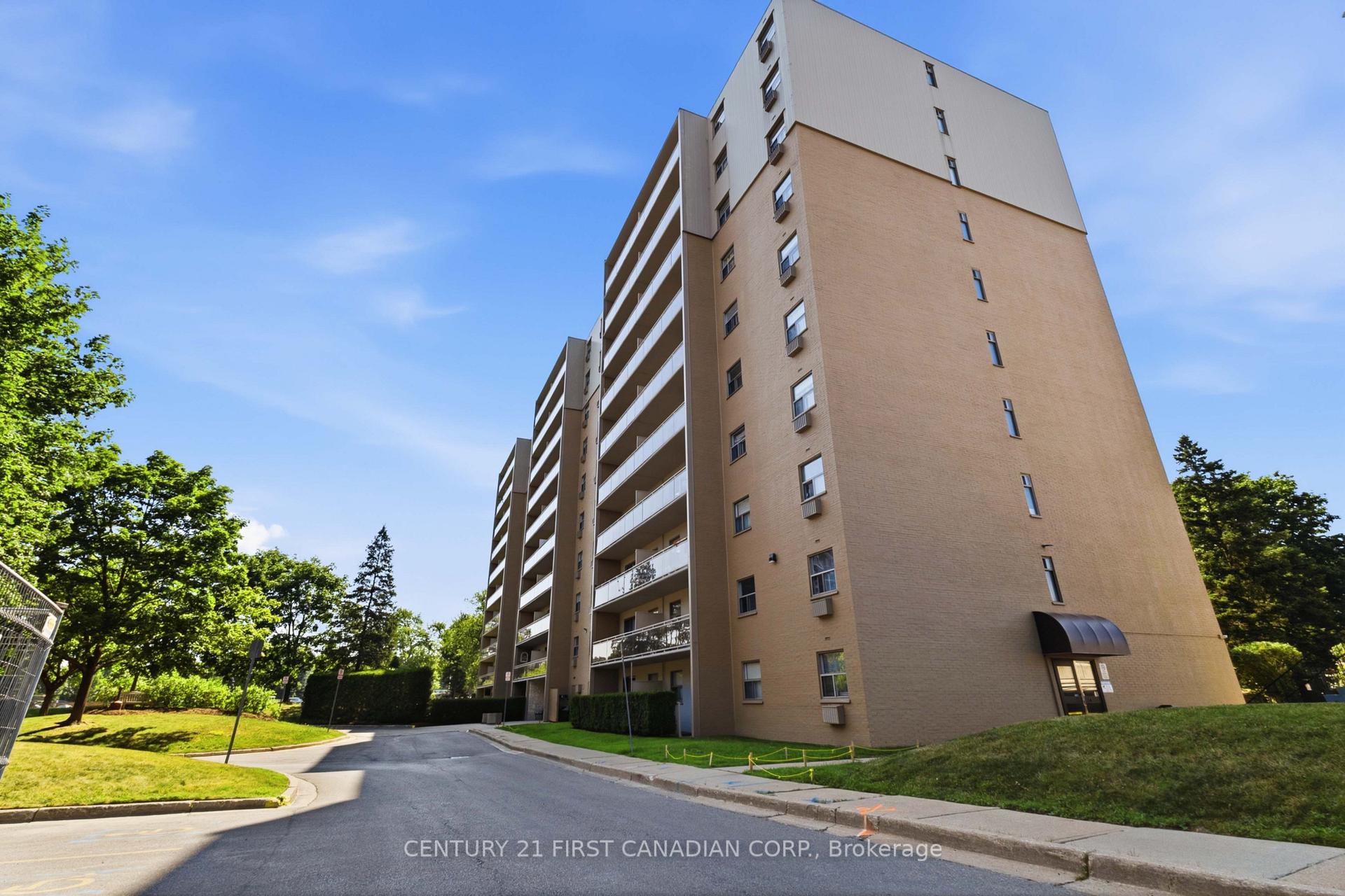 Front of Unit 707, 931 Wonderland Road