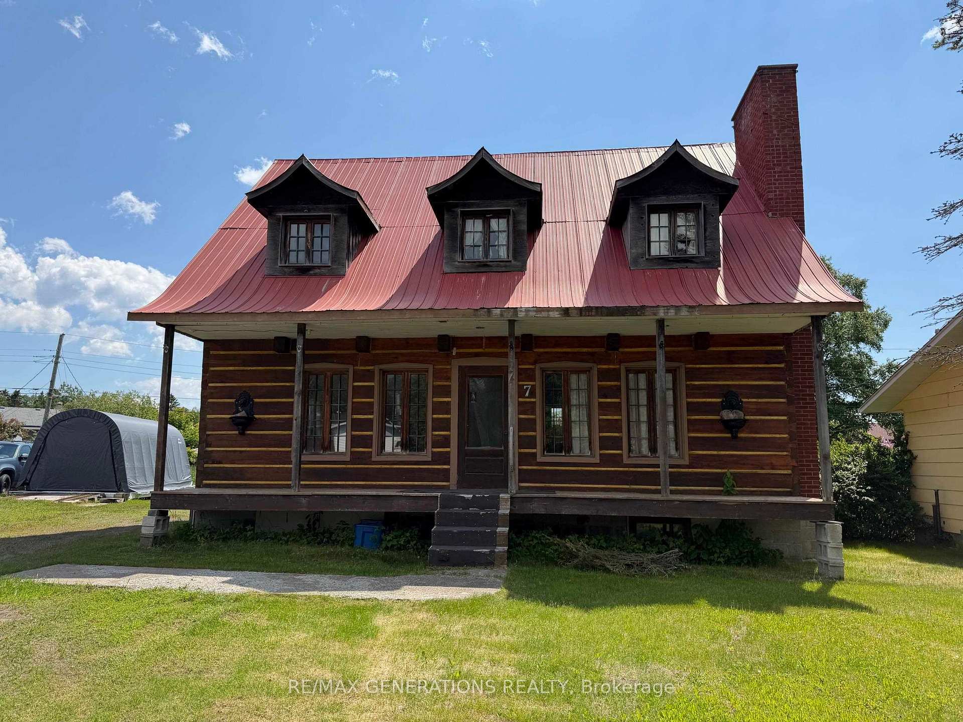 Front of 7 East Grove Crescent