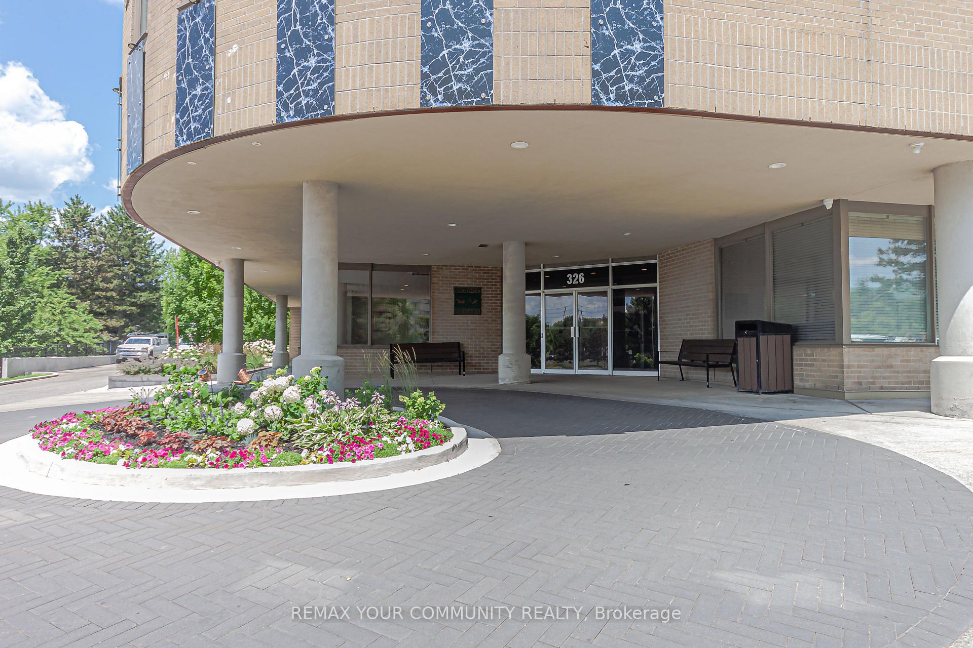 Photo 2 of Unit 301, 326 Major Mackenzie Drive E, Richmond Hill, Crosby — HOMEH