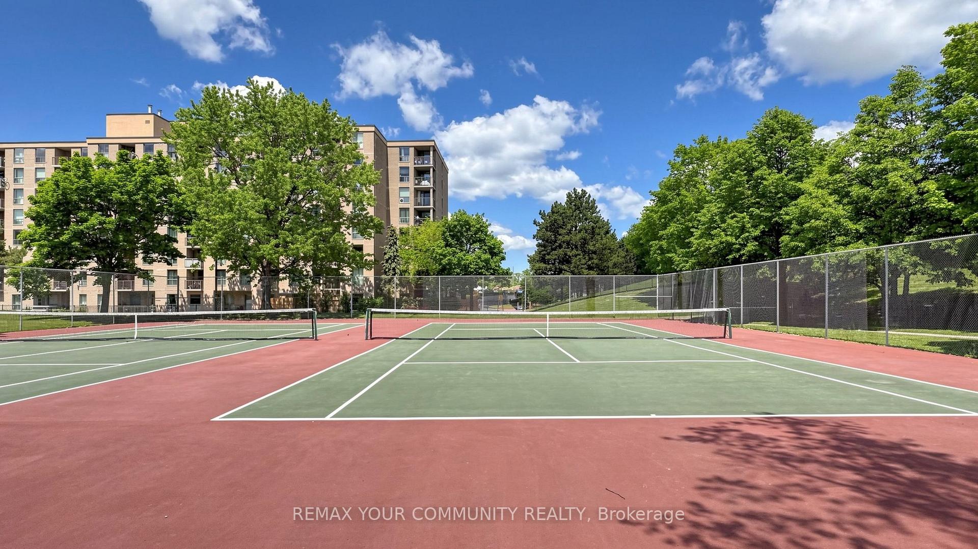 Photo 4 of Unit 301, 326 Major Mackenzie Drive E, Richmond Hill, Crosby — HOMEH