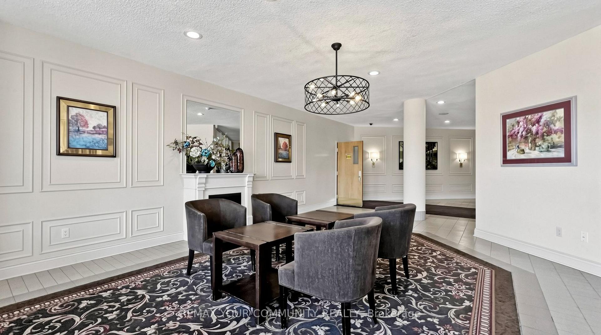Photo 5 of Unit 301, 326 Major Mackenzie Drive E, Richmond Hill, Crosby — HOMEH