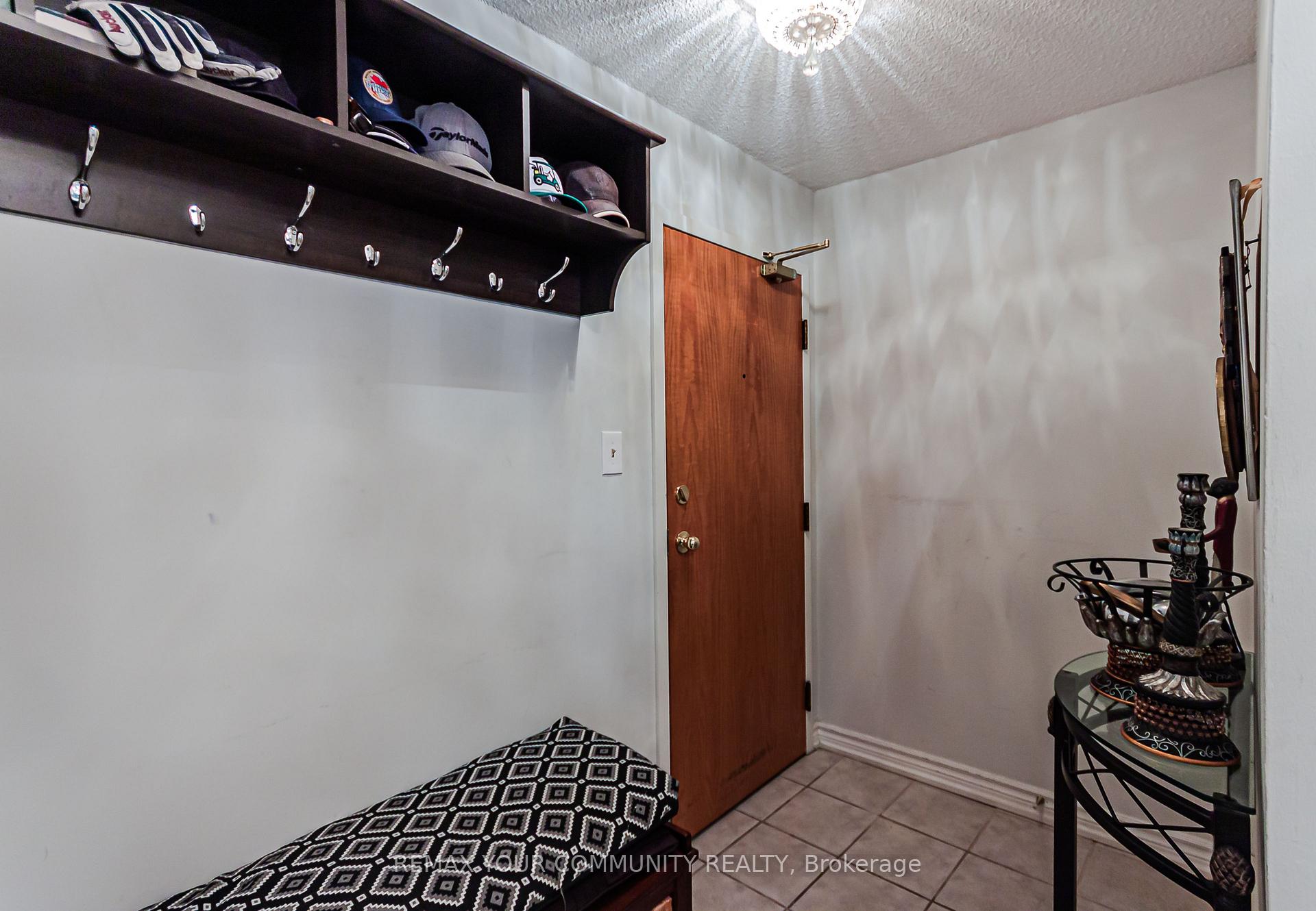 Photo 7 of Unit 301, 326 Major Mackenzie Drive E, Richmond Hill, Crosby — HOMEH
