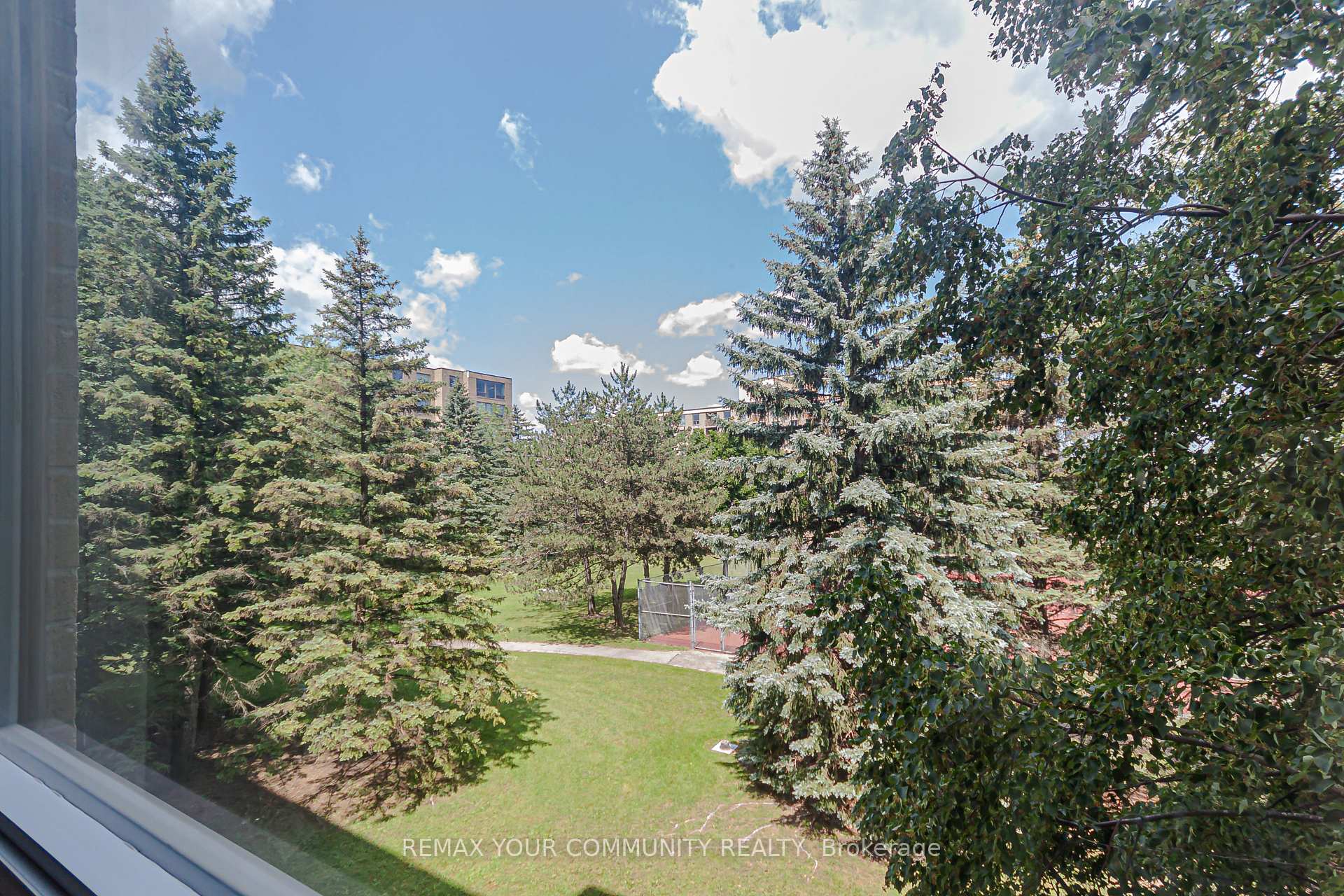 Photo 11 of Unit 301, 326 Major Mackenzie Drive E, Richmond Hill, Crosby — HOMEH
