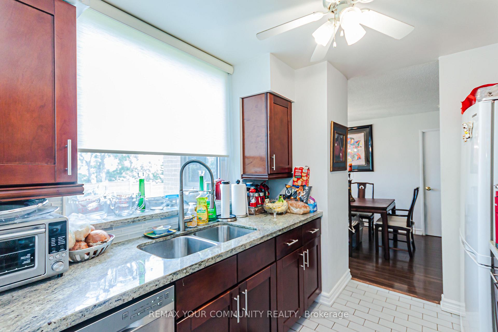 Photo 13 of Unit 301, 326 Major Mackenzie Drive E, Richmond Hill, Crosby — HOMEH
