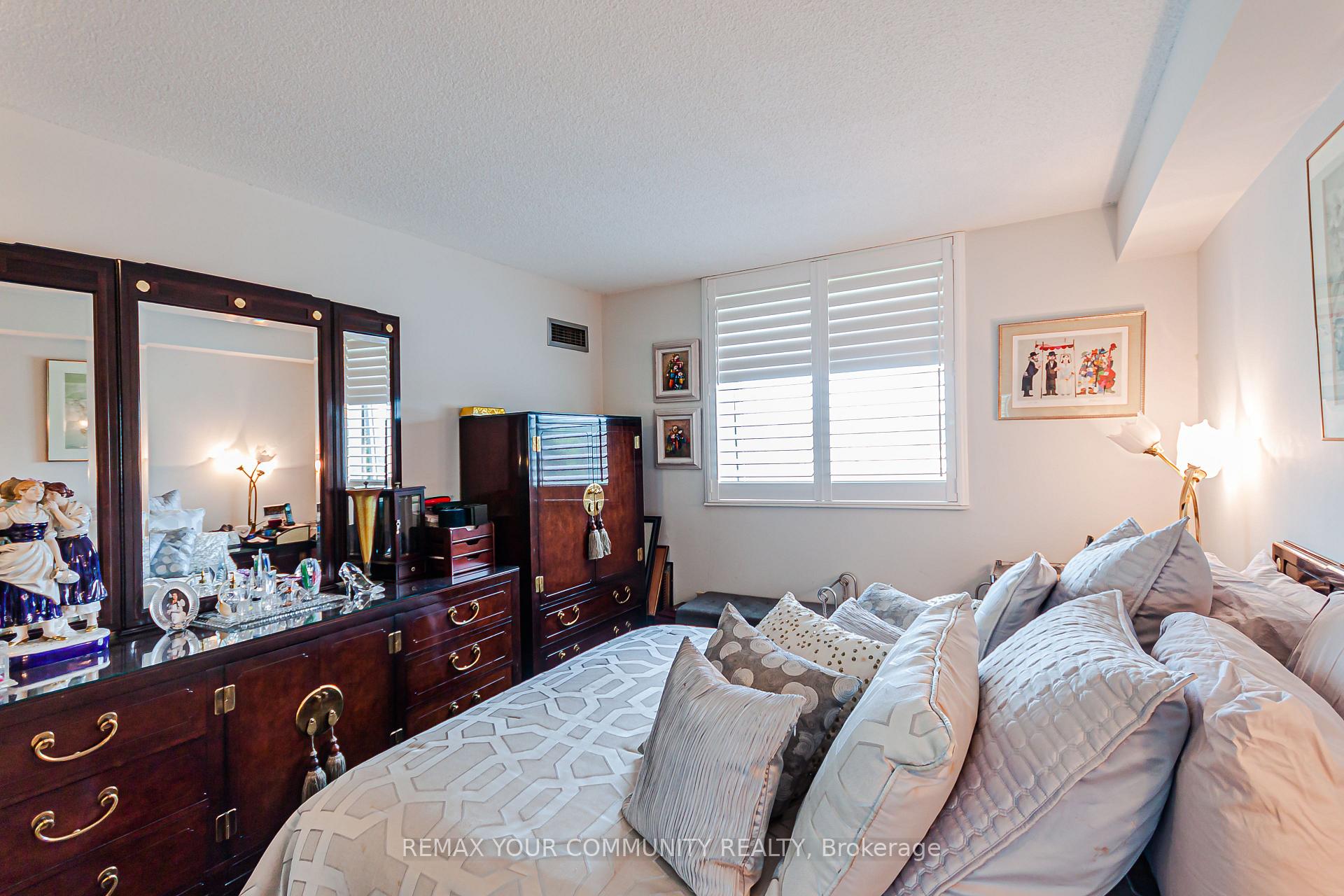 Photo 33 of Unit 301, 326 Major Mackenzie Drive E, Richmond Hill, Crosby — HOMEH