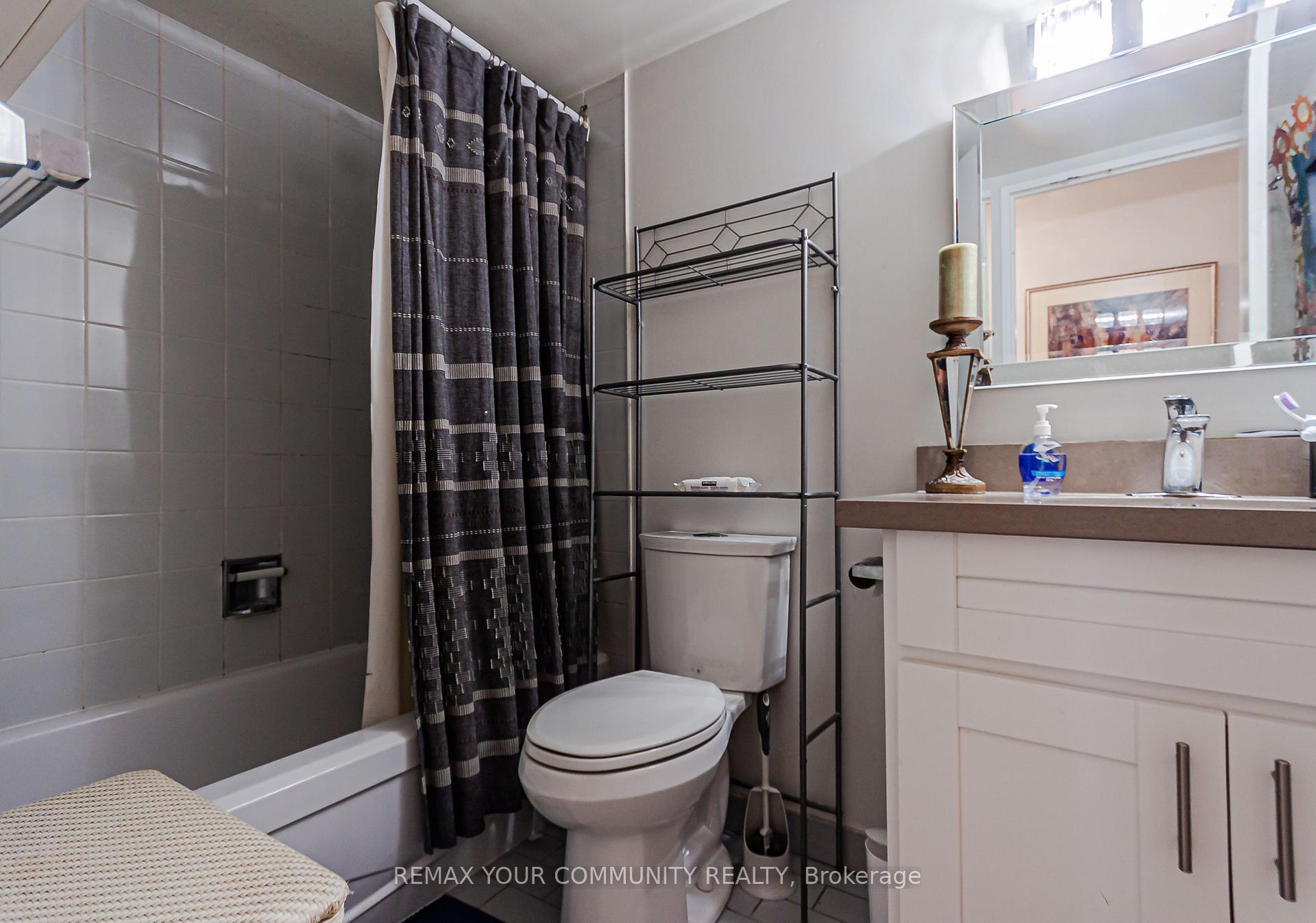 Photo 15 of Unit 301, 326 Major Mackenzie Drive E, Richmond Hill, Crosby — HOMEH