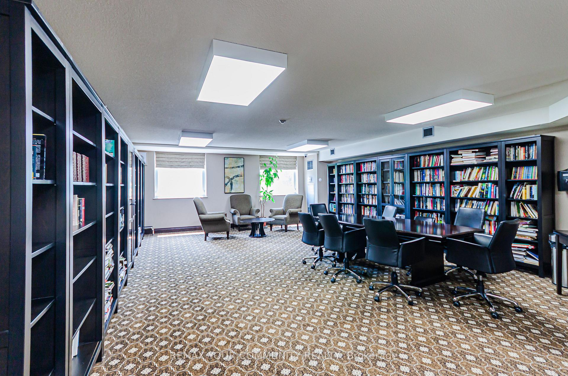 Photo 18 of Unit 301, 326 Major Mackenzie Drive E, Richmond Hill, Crosby — HOMEH