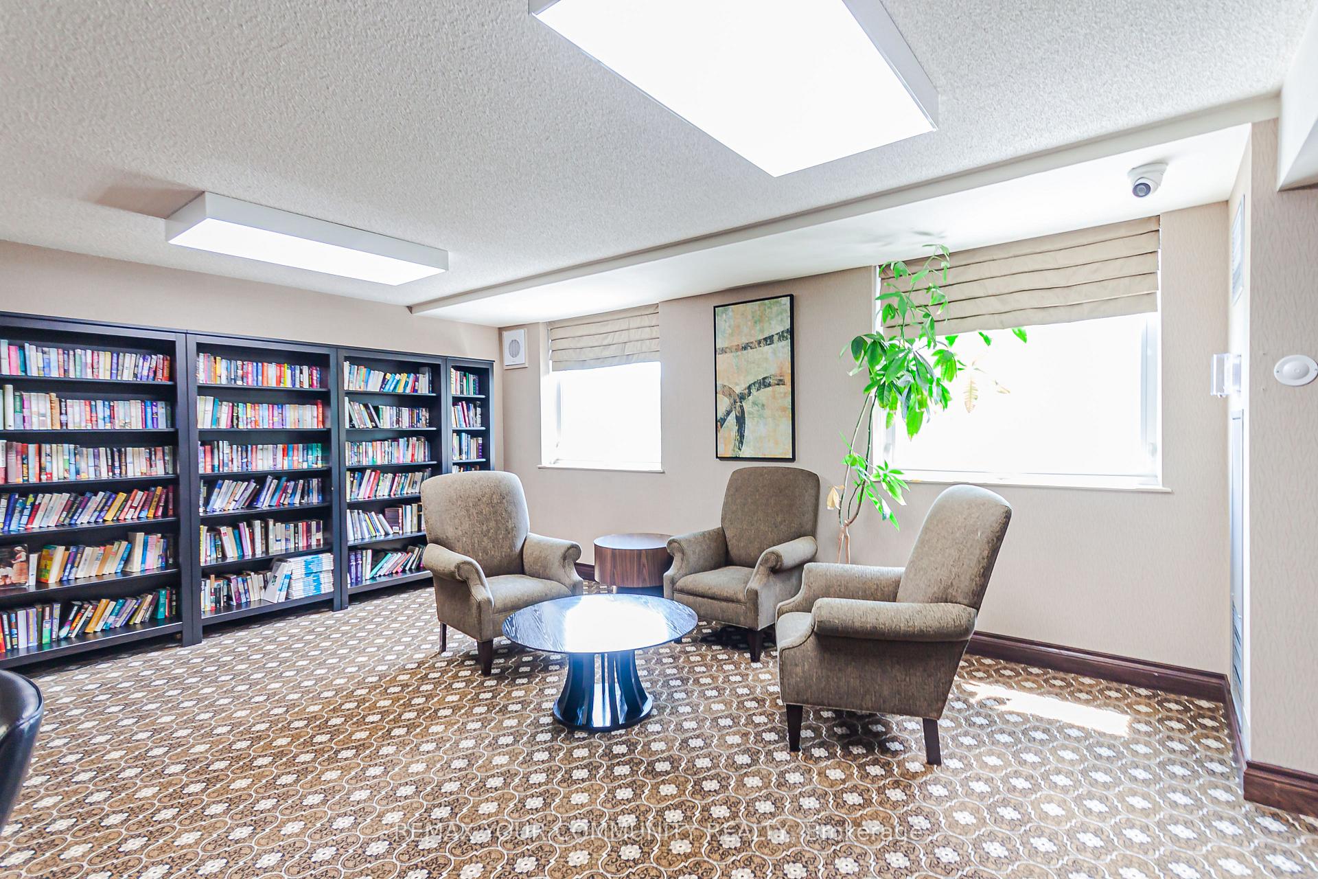 Photo 19 of Unit 301, 326 Major Mackenzie Drive E, Richmond Hill, Crosby — HOMEH