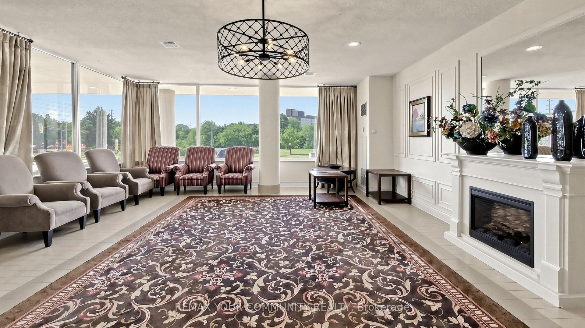 Photo 23 of Unit 301, 326 Major Mackenzie Drive E, Richmond Hill, Crosby — HOMEH