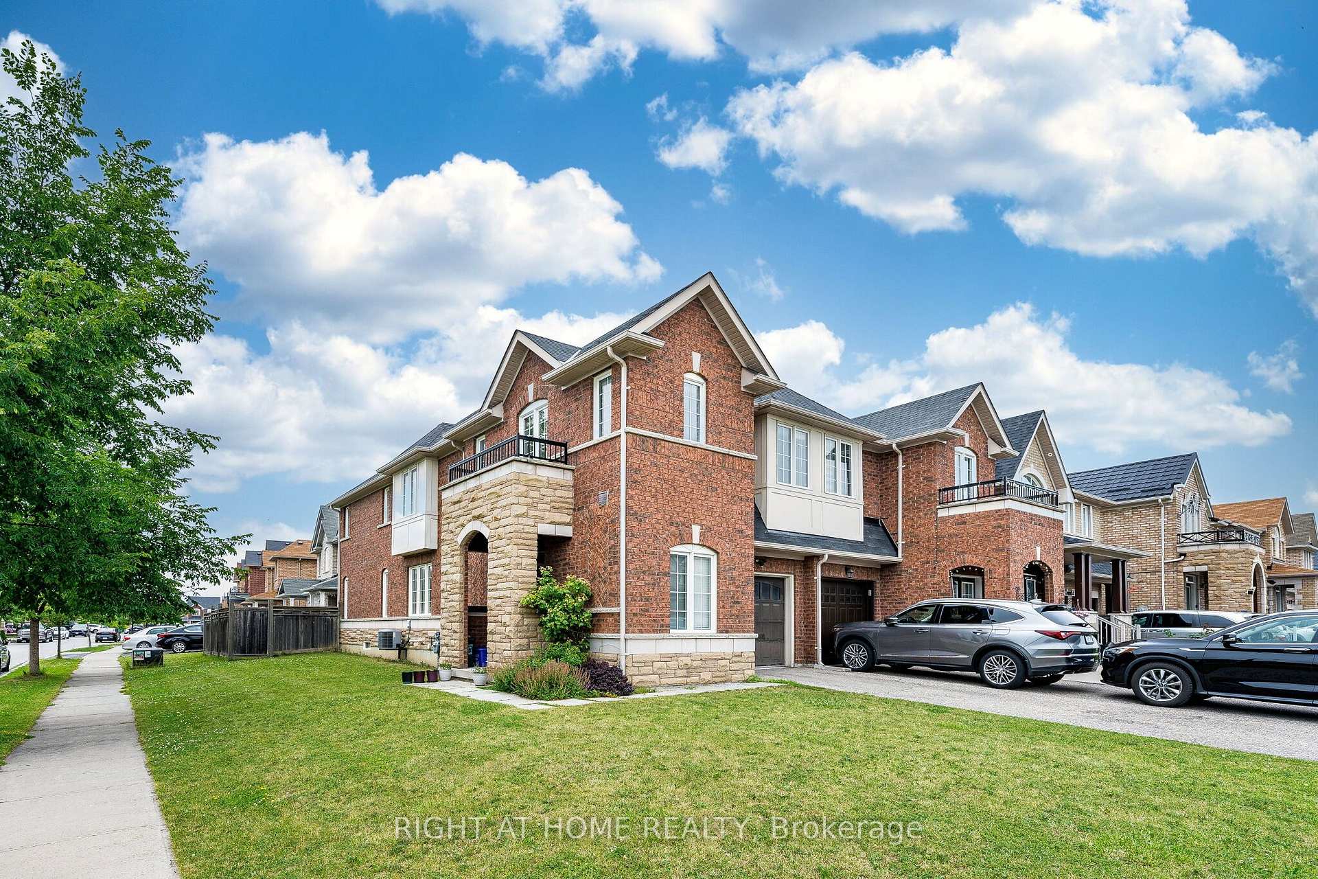 Photo 2 of 33 Drexel Road, Brampton, Bram East — HOMEH