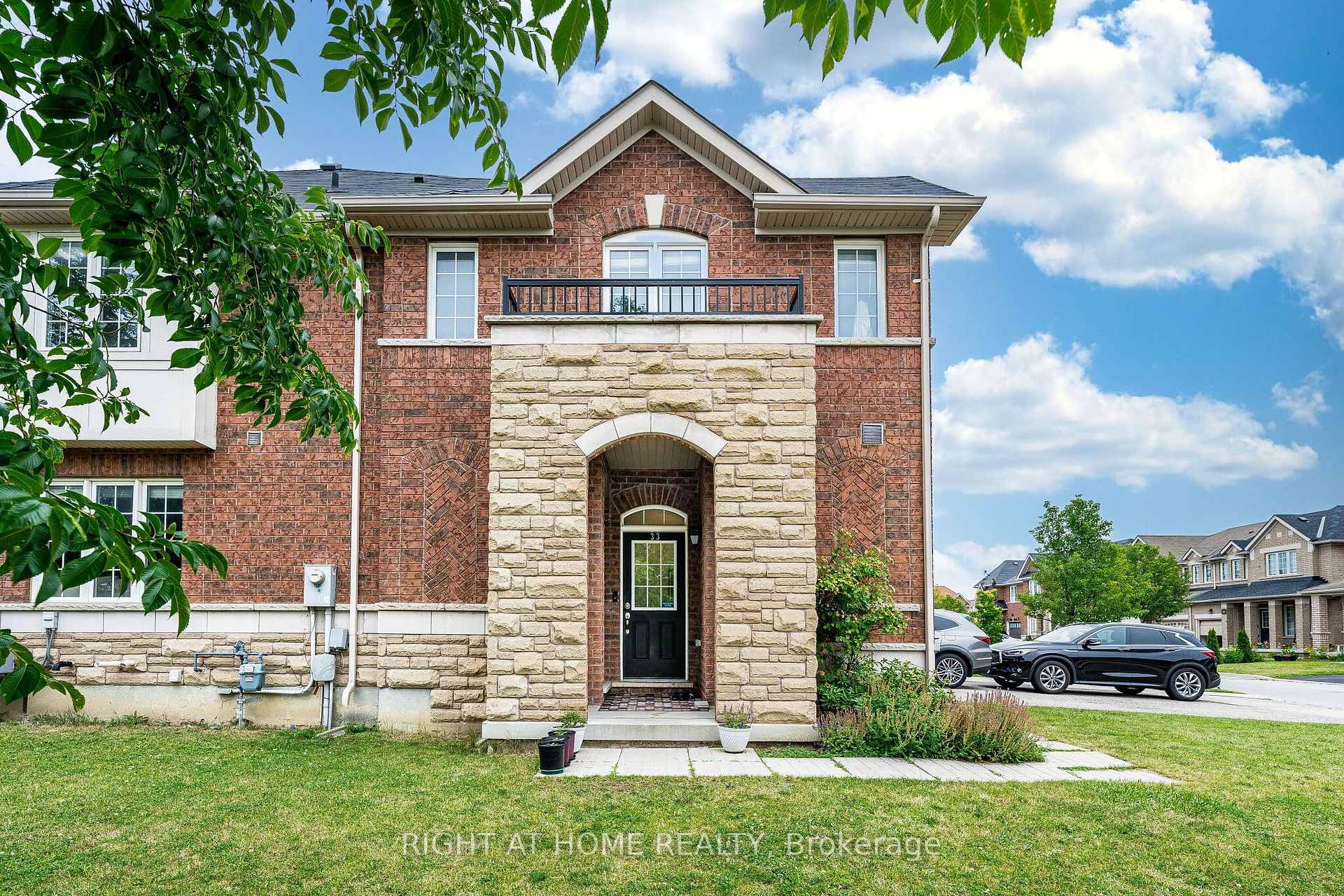 Photo 3 of 33 Drexel Road, Brampton, Bram East — HOMEH