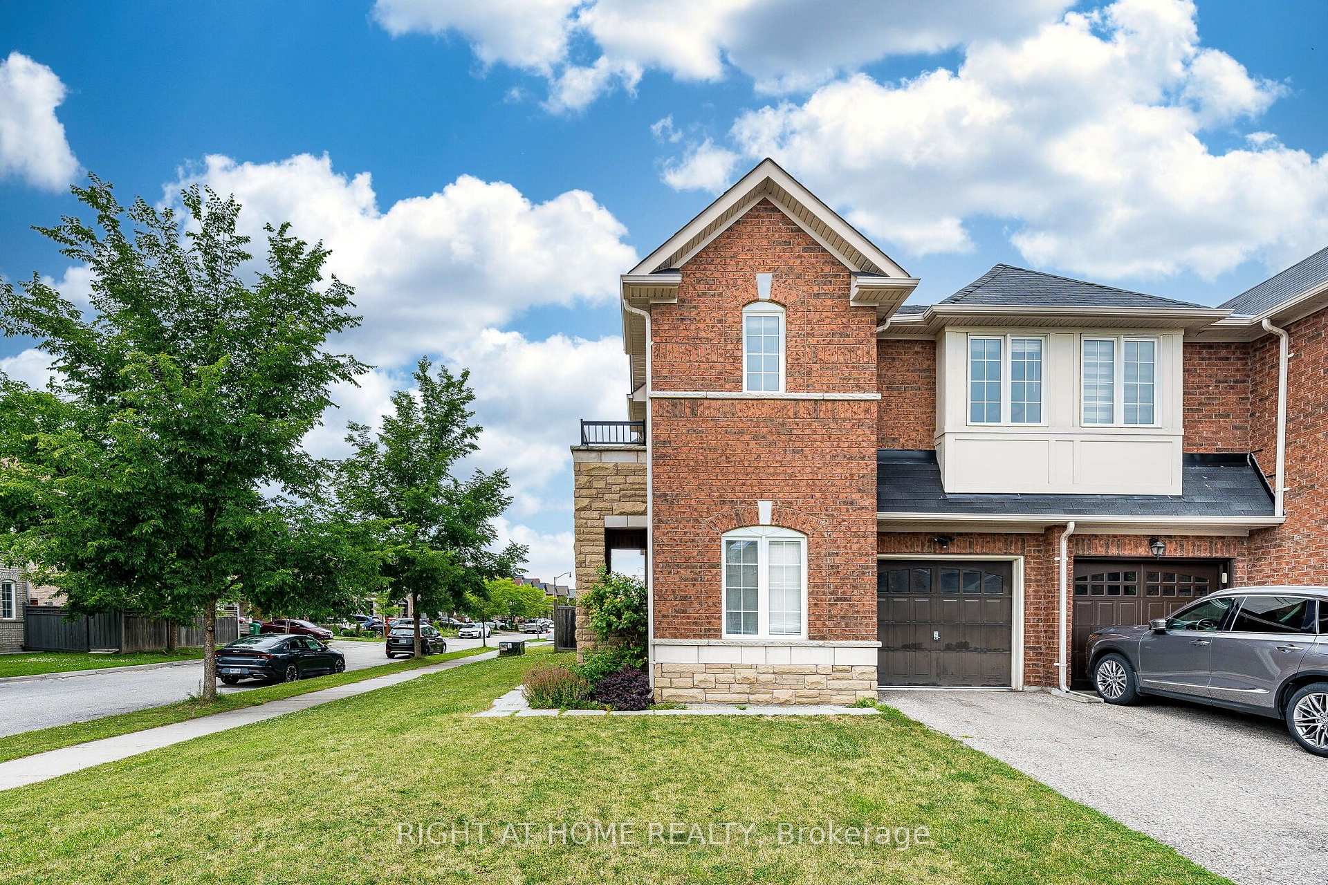 Photo 4 of 33 Drexel Road, Brampton, Bram East — HOMEH