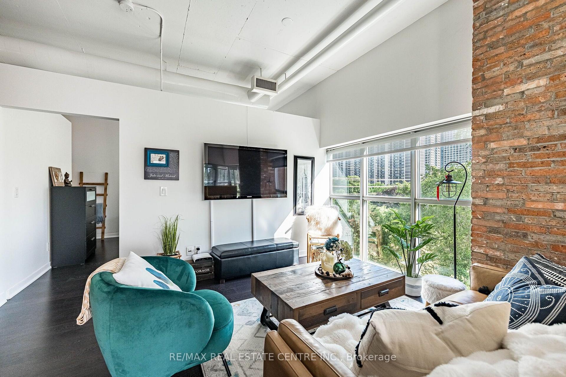 Photo 7 of Unit 406, 2 Fieldway Road, Etobicoke, Islington-City Centre West — HOMEH