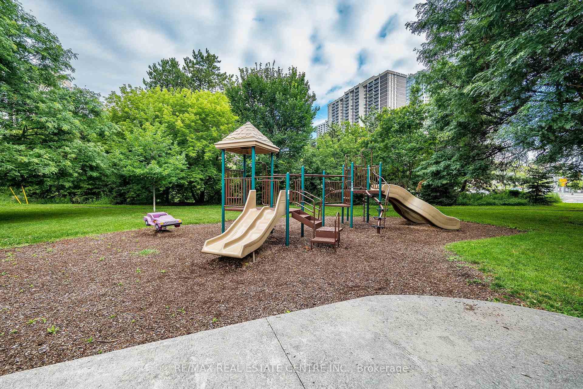 Photo 28 of Unit 406, 2 Fieldway Road, Etobicoke, Islington-City Centre West — HOMEH