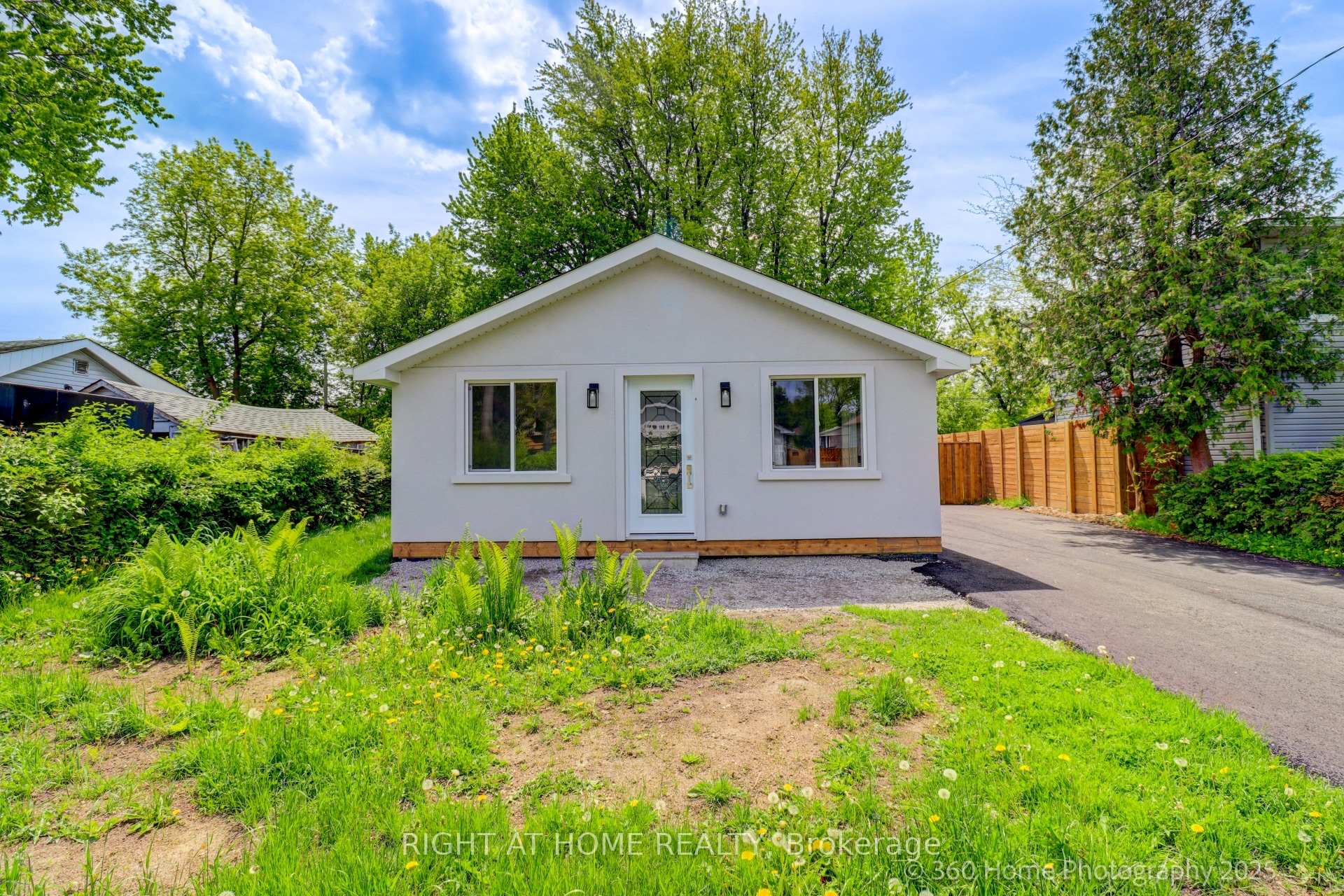 Photo 1 of 321 Tampa Drive, Georgina, Keswick South — HOMEH