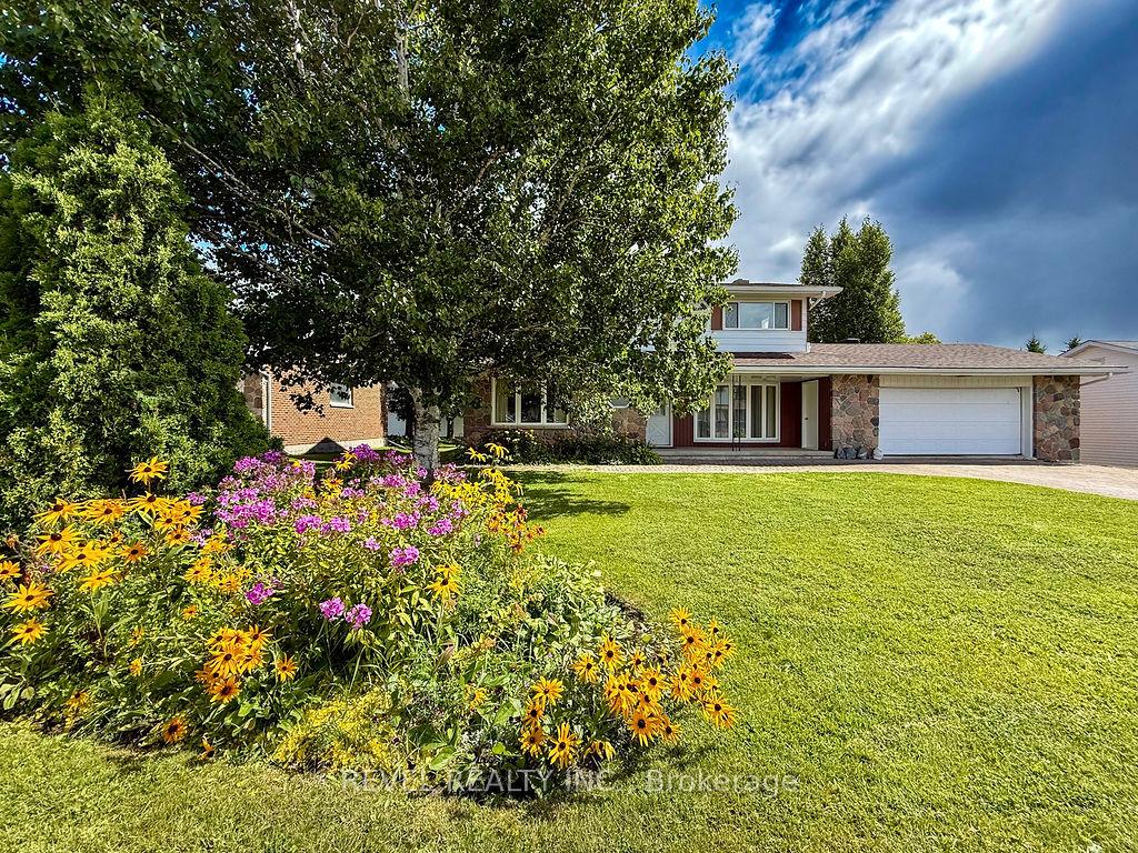 Photo 3 of 624 Cedar Street N, Timmins, TNE - North — HOMEH