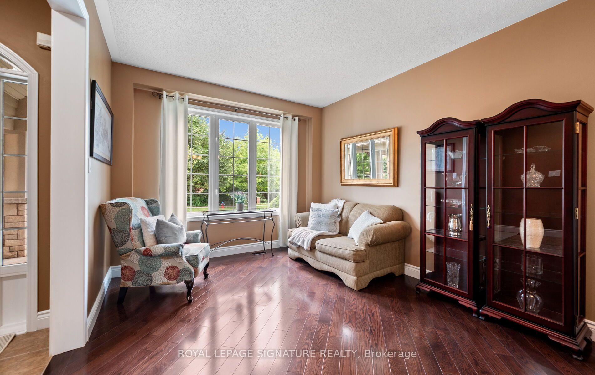 Photo 4 of 115 Arborglen Drive, Halton Hills, Georgetown — HOMEH